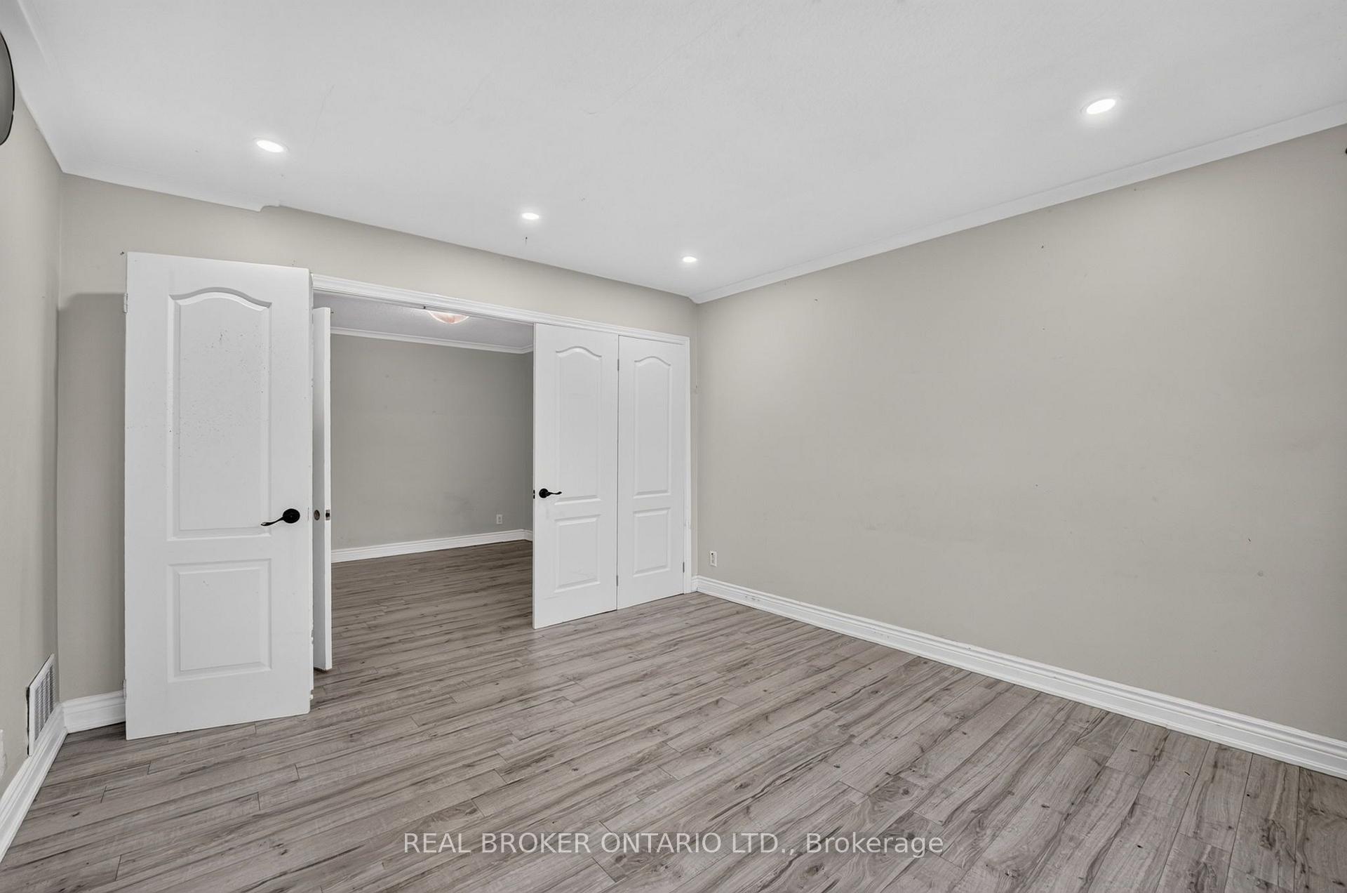 Photo 11 of 27 Vange Crescent, Etobicoke, Mount Olive-Silverstone-Jamestown — HOMEH