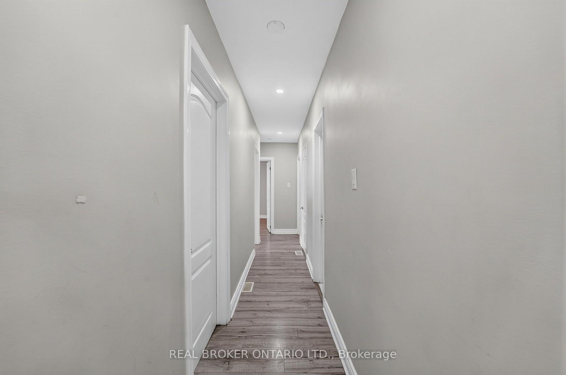 Photo 13 of 27 Vange Crescent, Etobicoke, Mount Olive-Silverstone-Jamestown — HOMEH