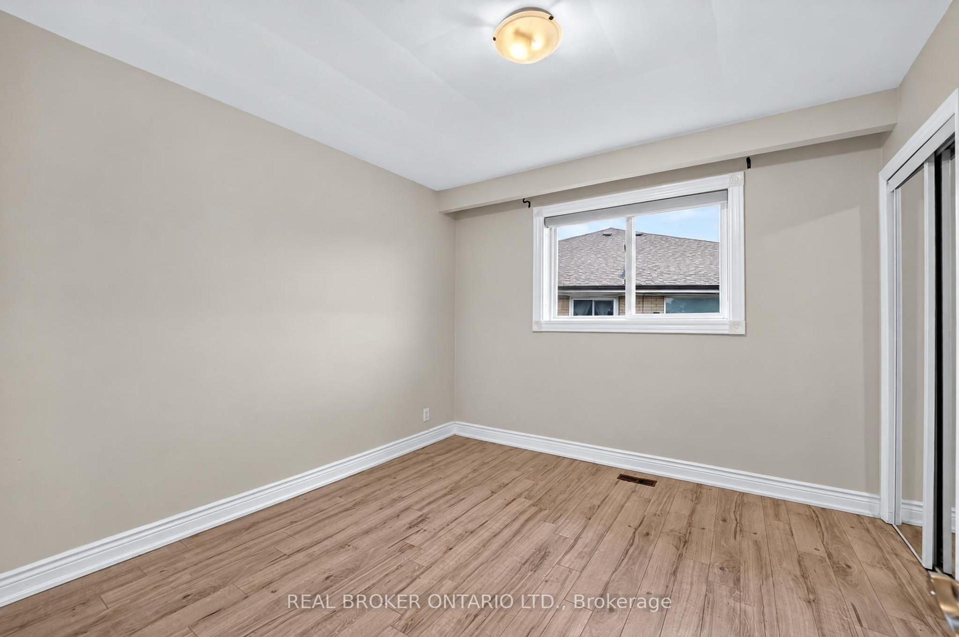 Photo 15 of 27 Vange Crescent, Etobicoke, Mount Olive-Silverstone-Jamestown — HOMEH