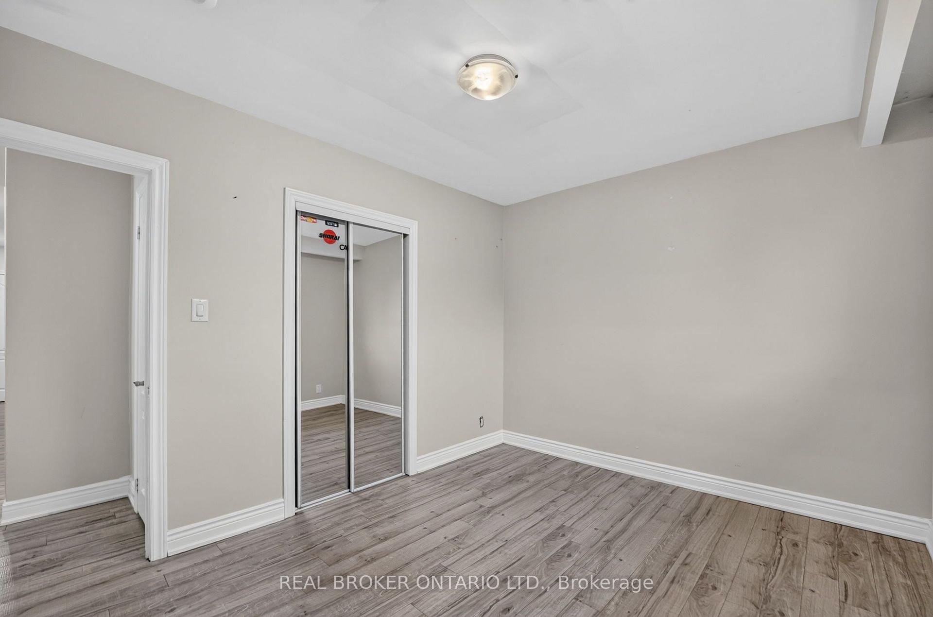Photo 17 of 27 Vange Crescent, Etobicoke, Mount Olive-Silverstone-Jamestown — HOMEH