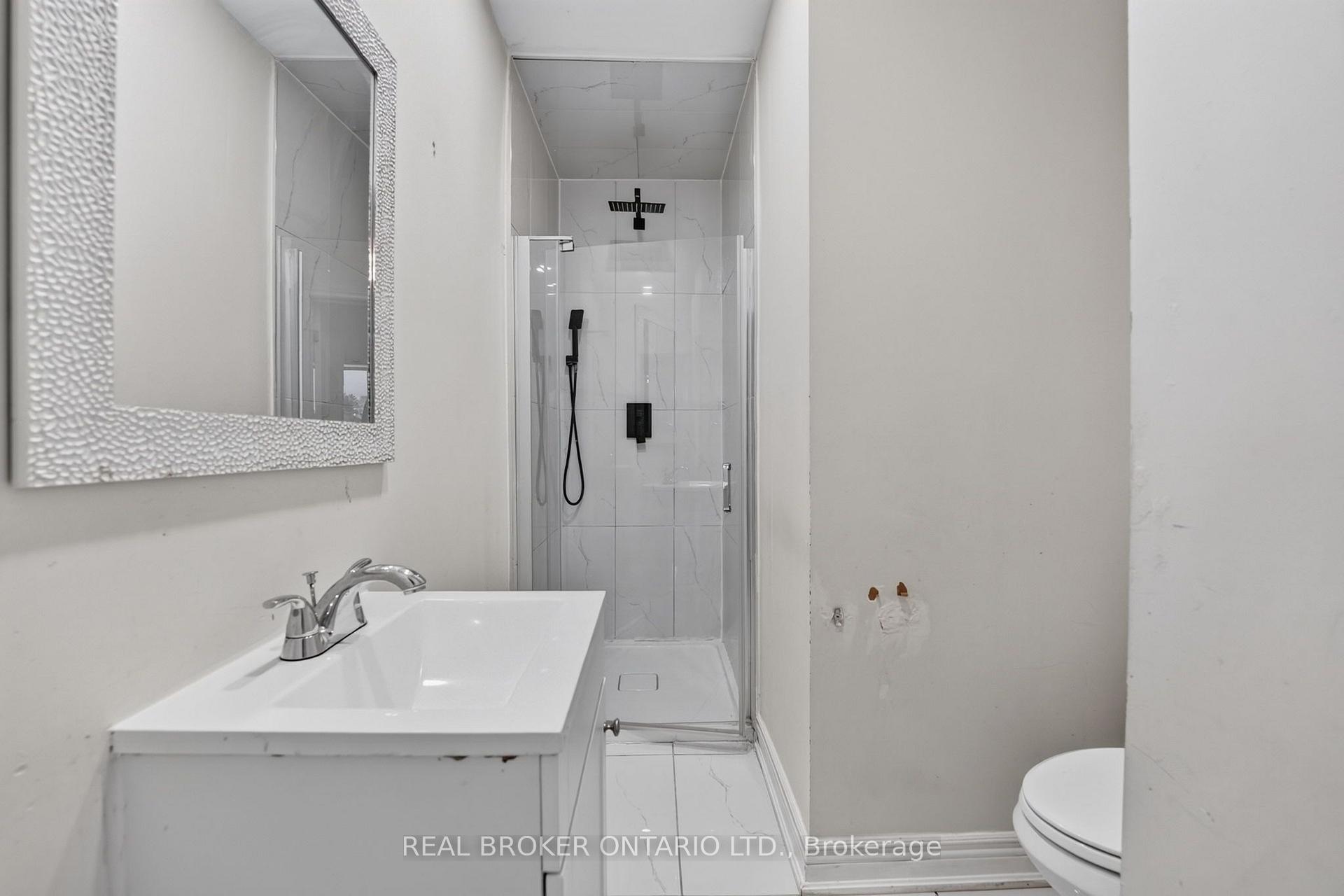 Photo 21 of 27 Vange Crescent, Etobicoke, Mount Olive-Silverstone-Jamestown — HOMEH