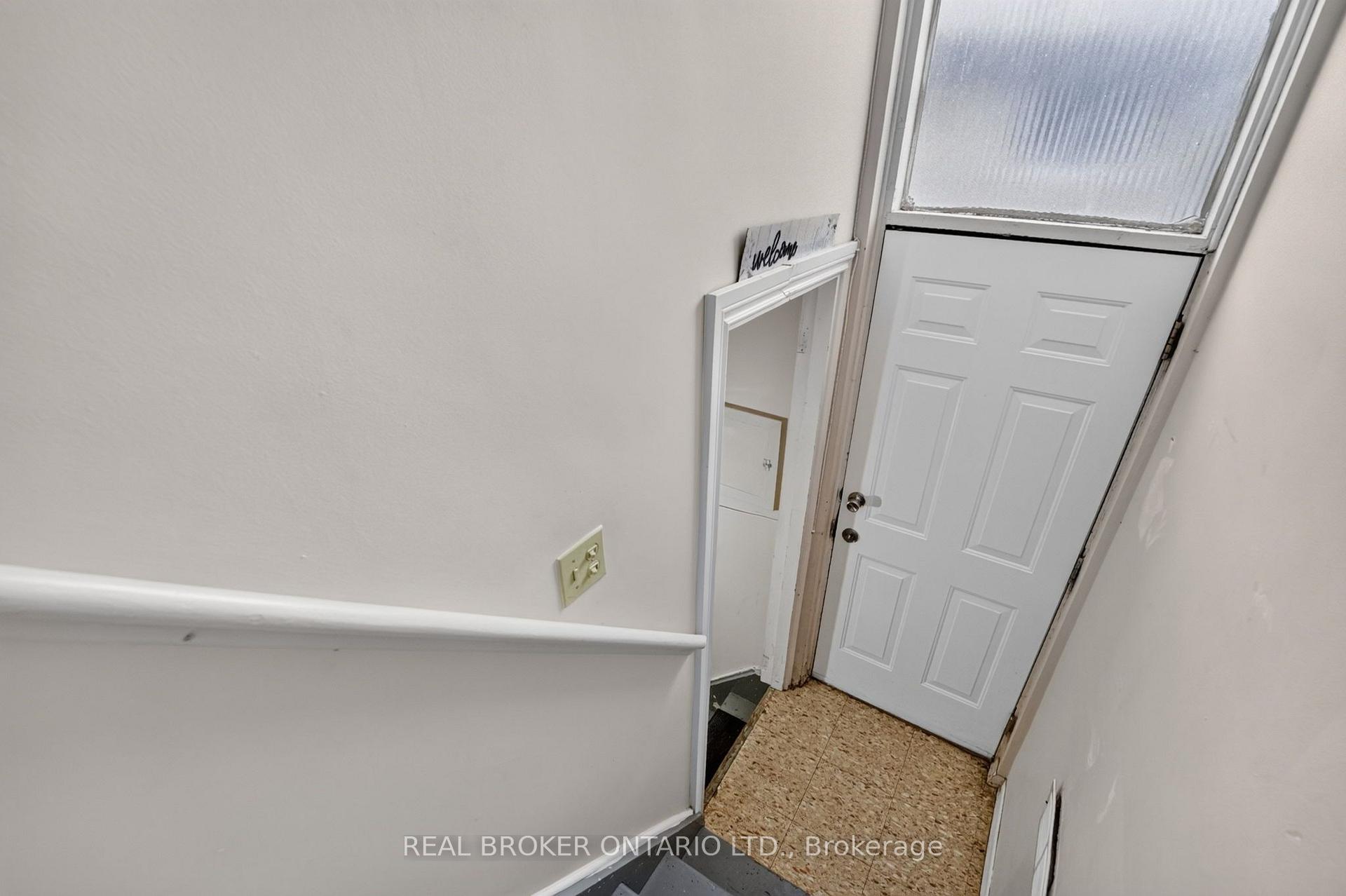 Photo 22 of 27 Vange Crescent, Etobicoke, Mount Olive-Silverstone-Jamestown — HOMEH
