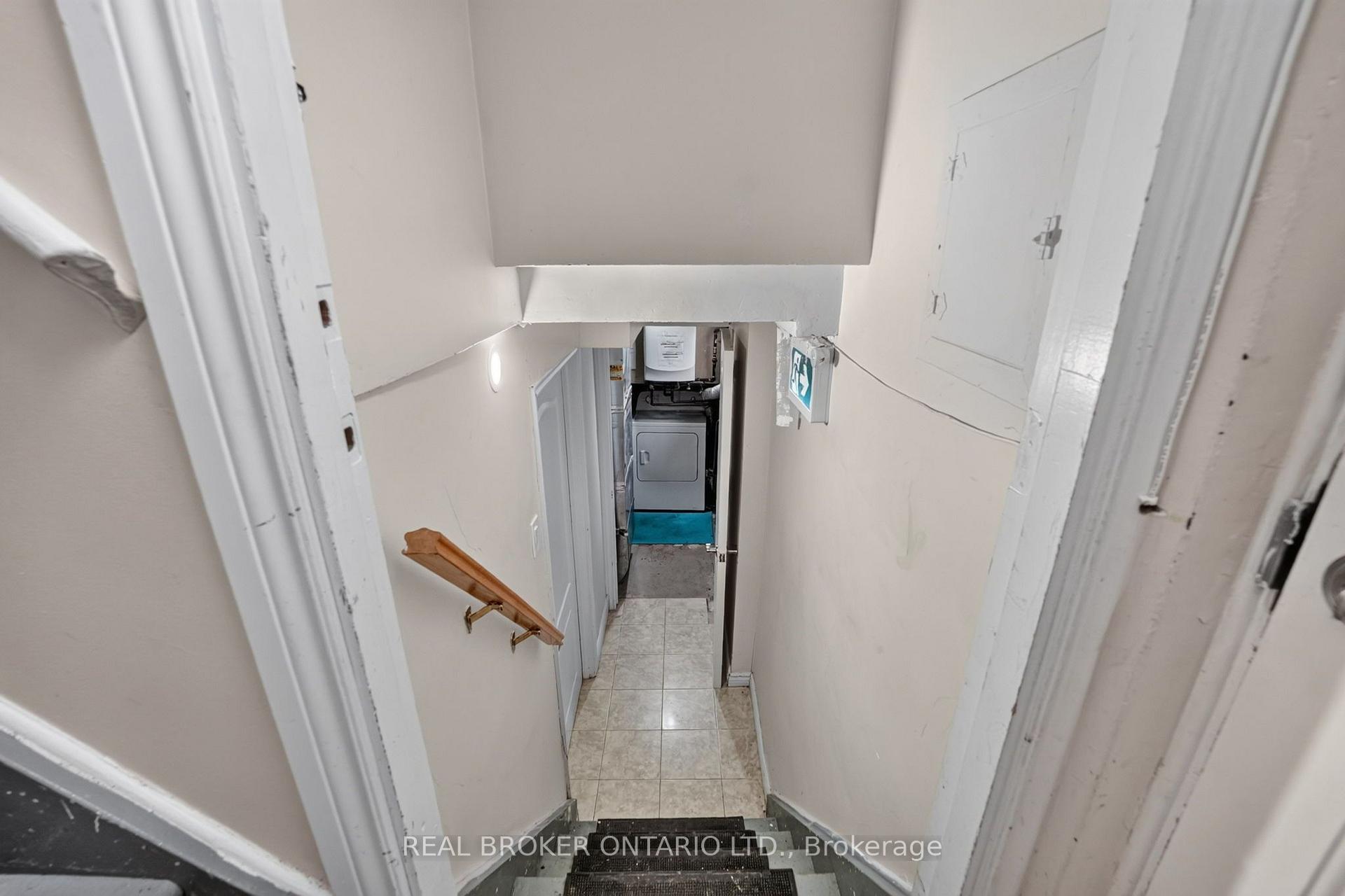 Photo 23 of 27 Vange Crescent, Etobicoke, Mount Olive-Silverstone-Jamestown — HOMEH