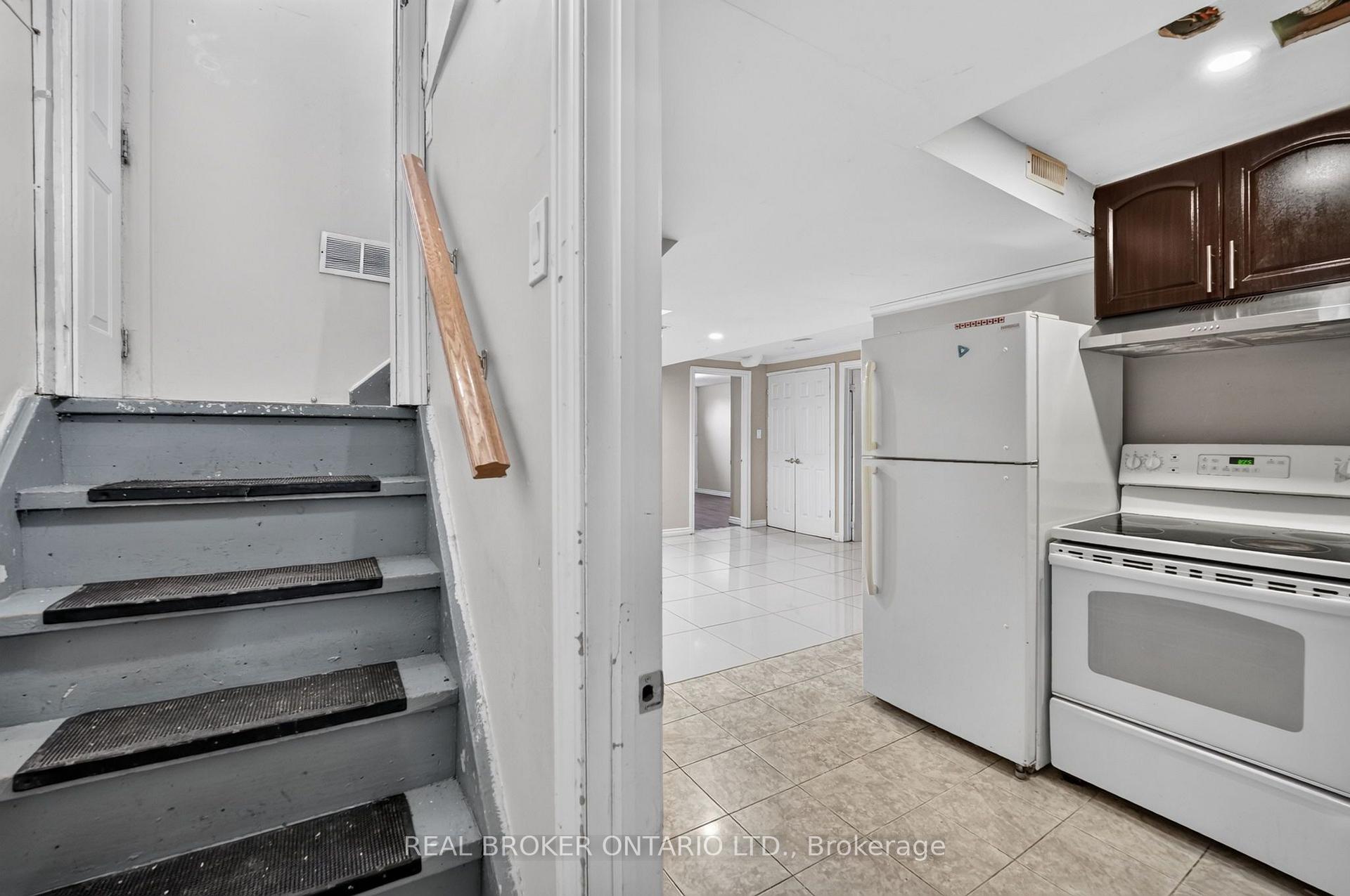 Photo 25 of 27 Vange Crescent, Etobicoke, Mount Olive-Silverstone-Jamestown — HOMEH