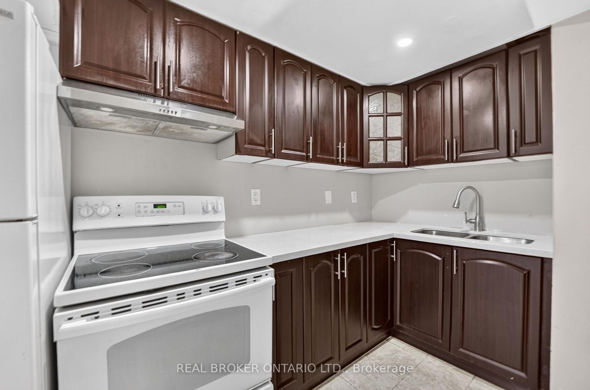 Photo 26 of 27 Vange Crescent, Etobicoke, Mount Olive-Silverstone-Jamestown — HOMEH