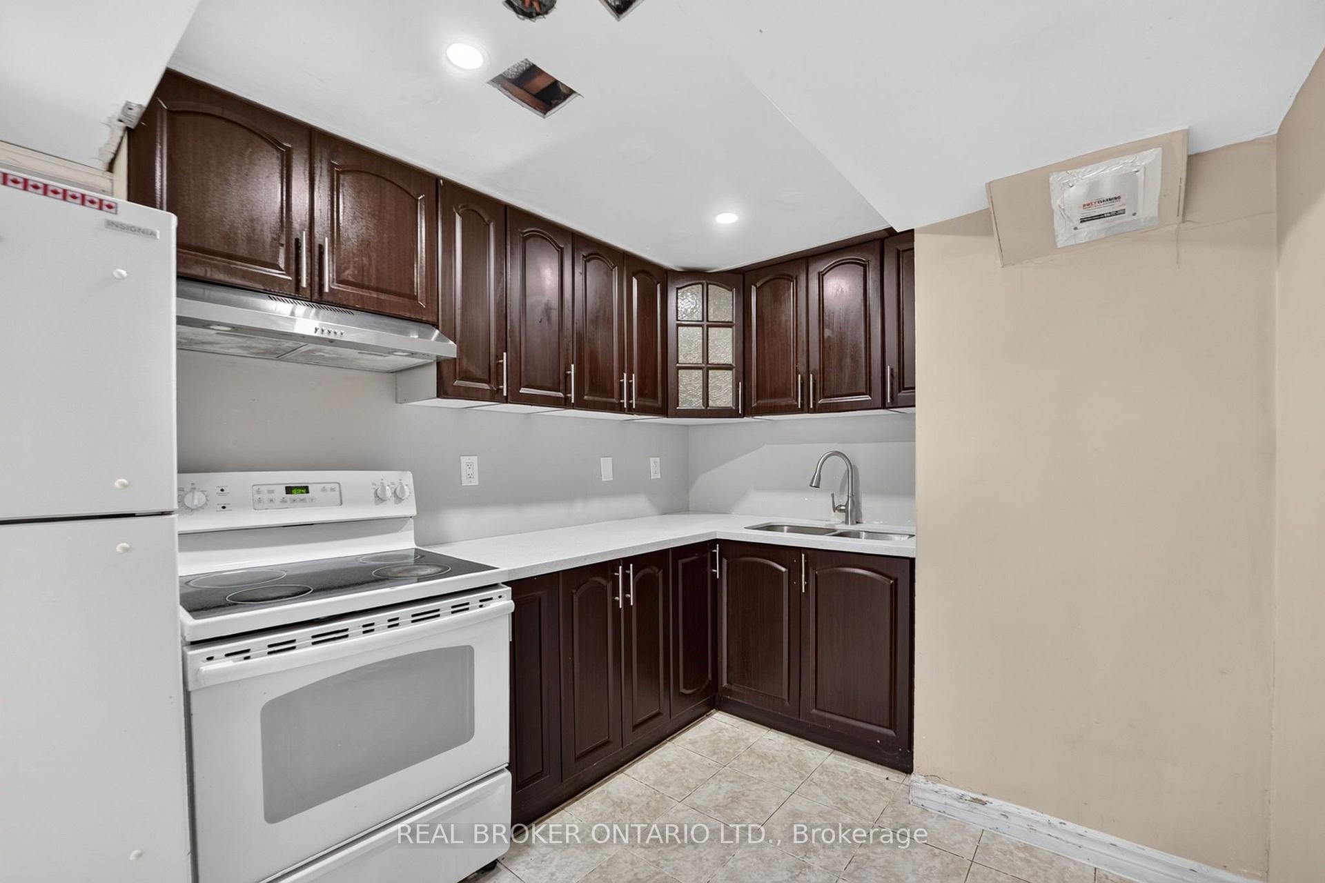 Photo 28 of 27 Vange Crescent, Etobicoke, Mount Olive-Silverstone-Jamestown — HOMEH