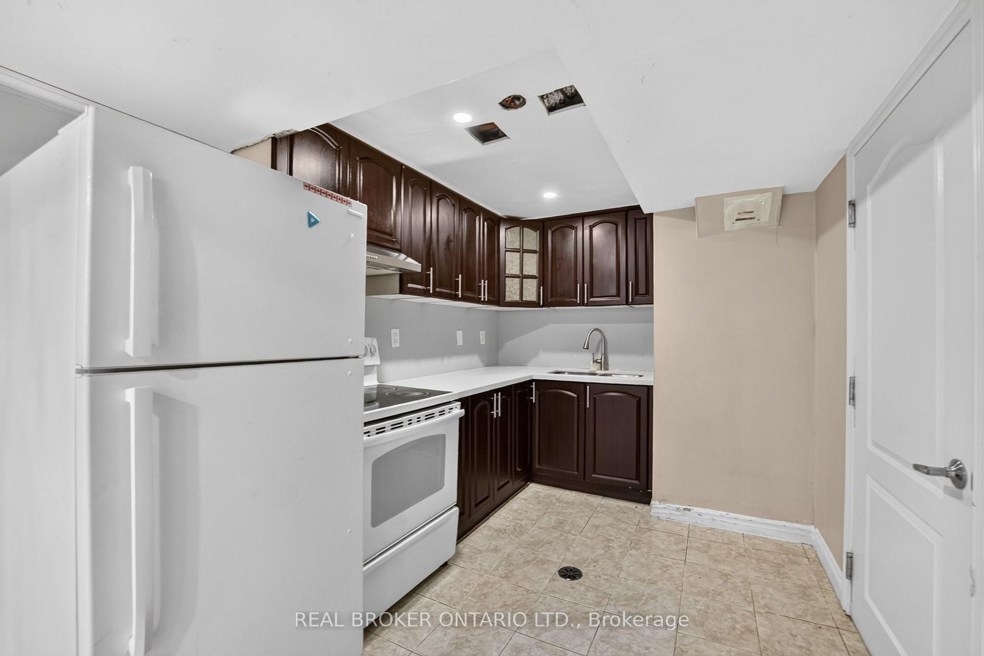 Photo 29 of 27 Vange Crescent, Etobicoke, Mount Olive-Silverstone-Jamestown — HOMEH