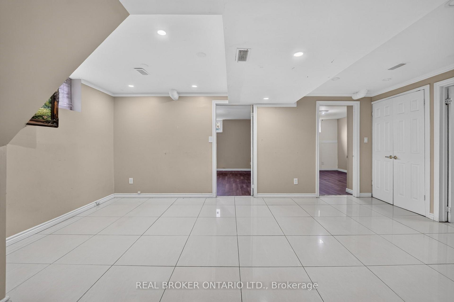 Photo 30 of 27 Vange Crescent, Etobicoke, Mount Olive-Silverstone-Jamestown — HOMEH
