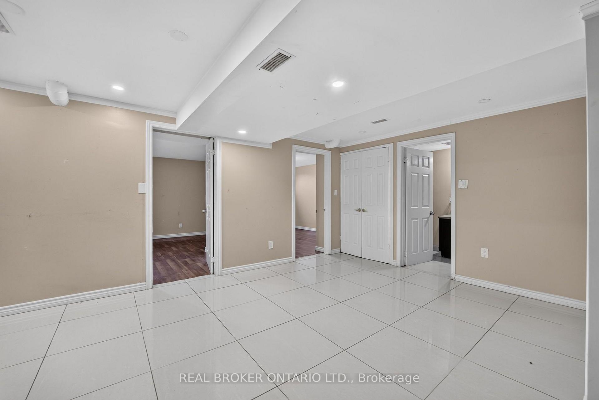 Photo 31 of 27 Vange Crescent, Etobicoke, Mount Olive-Silverstone-Jamestown — HOMEH
