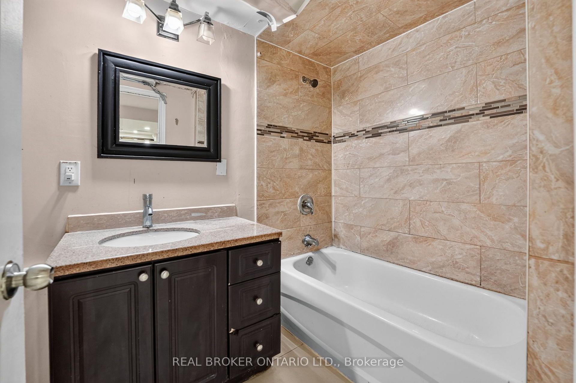 Photo 34 of 27 Vange Crescent, Etobicoke, Mount Olive-Silverstone-Jamestown — HOMEH