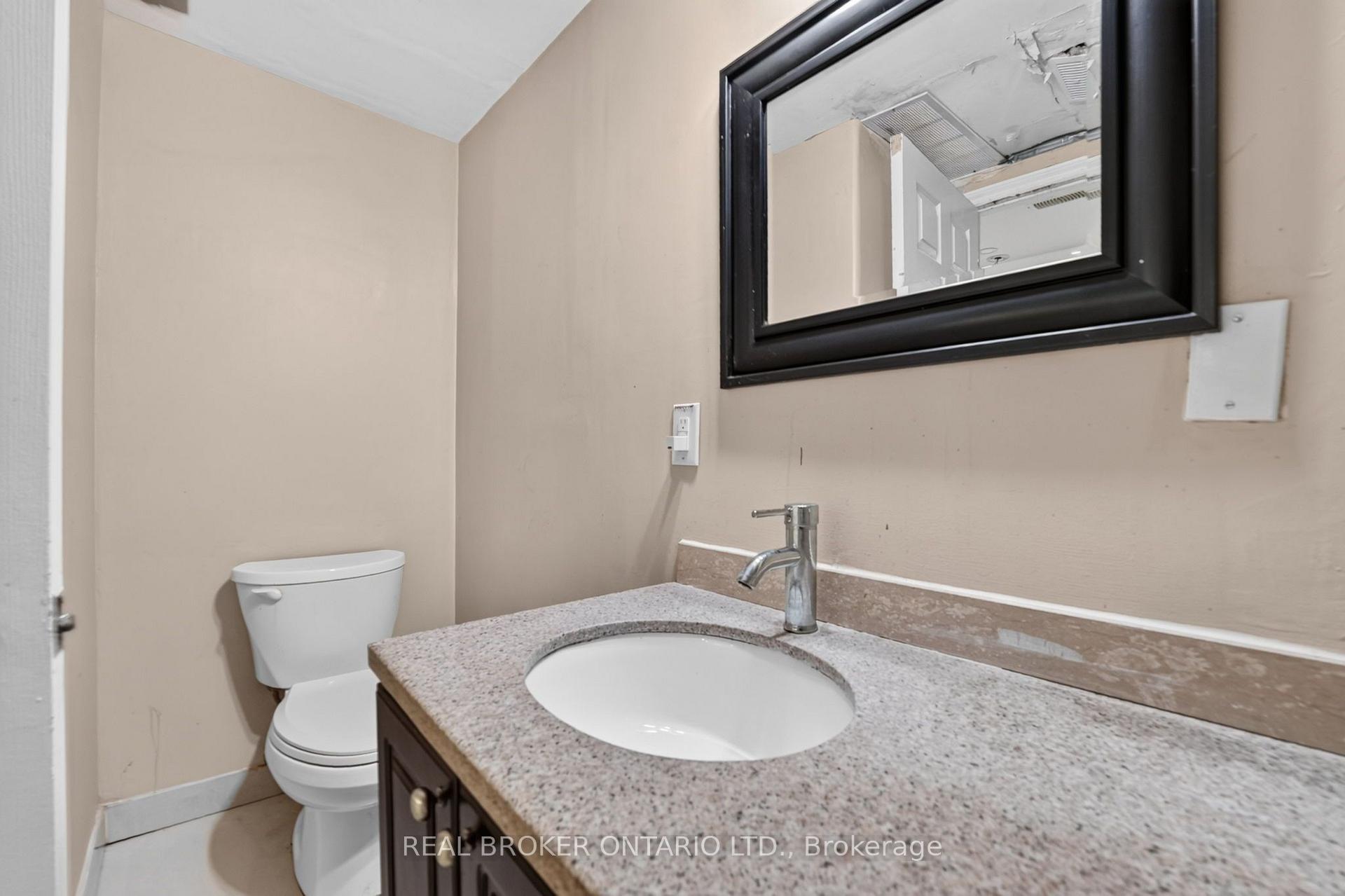 Photo 35 of 27 Vange Crescent, Etobicoke, Mount Olive-Silverstone-Jamestown — HOMEH