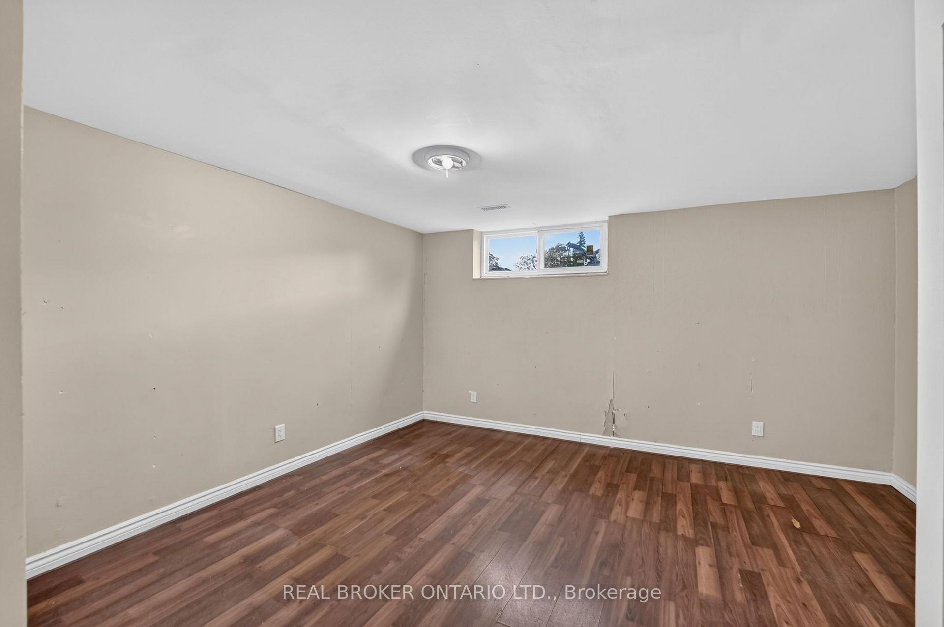 Photo 36 of 27 Vange Crescent, Etobicoke, Mount Olive-Silverstone-Jamestown — HOMEH