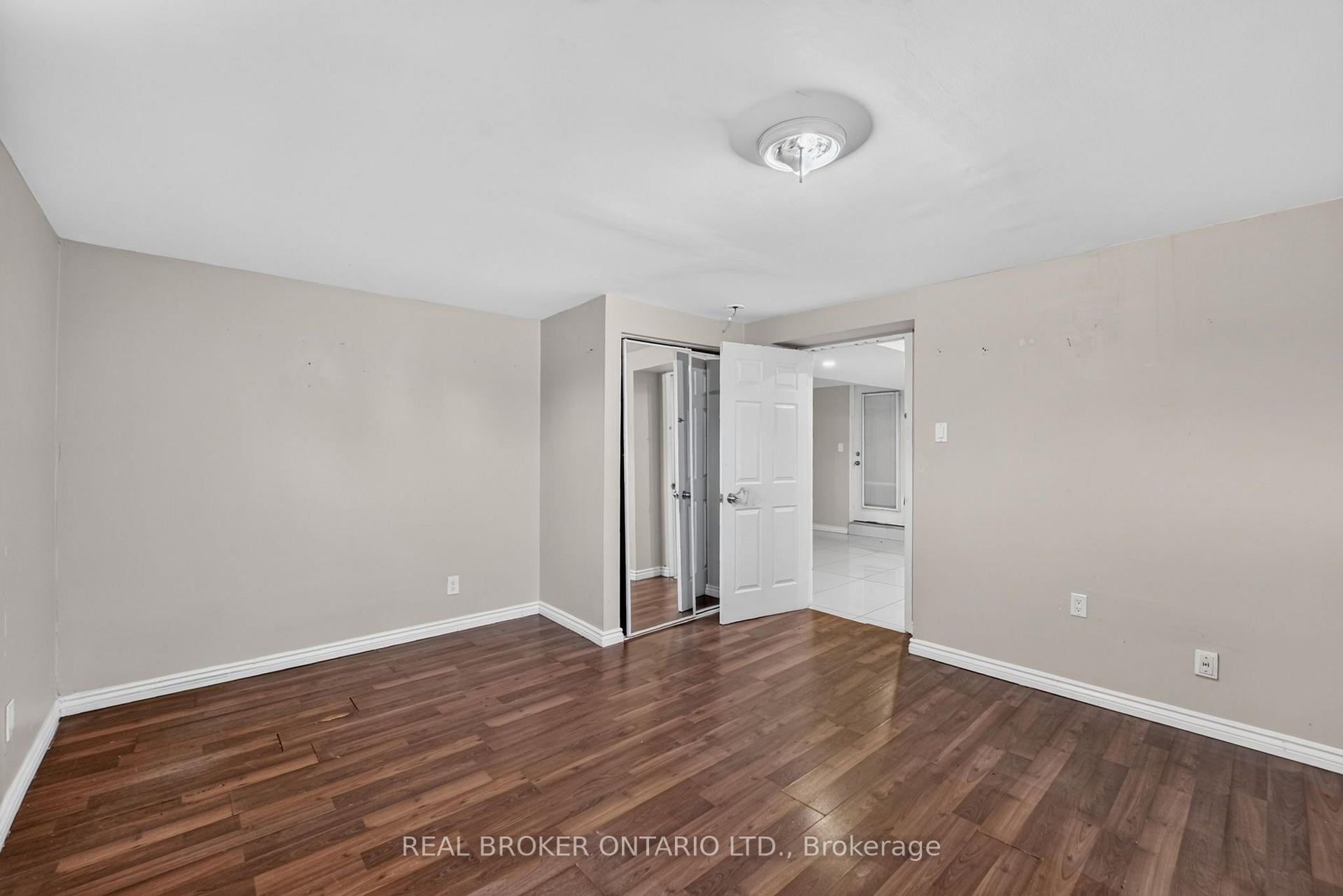 Photo 37 of 27 Vange Crescent, Etobicoke, Mount Olive-Silverstone-Jamestown — HOMEH