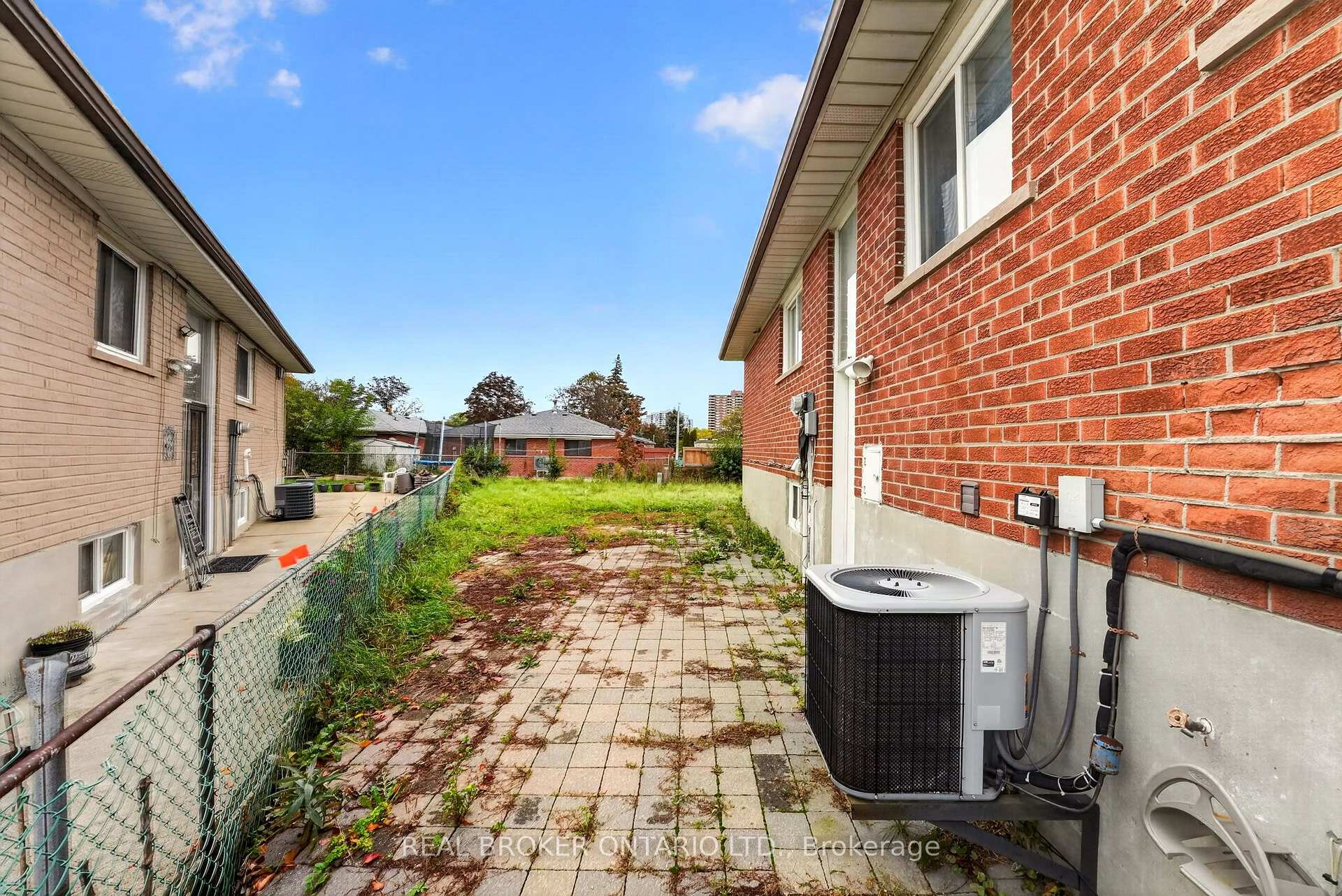 Photo 41 of 27 Vange Crescent, Etobicoke, Mount Olive-Silverstone-Jamestown — HOMEH