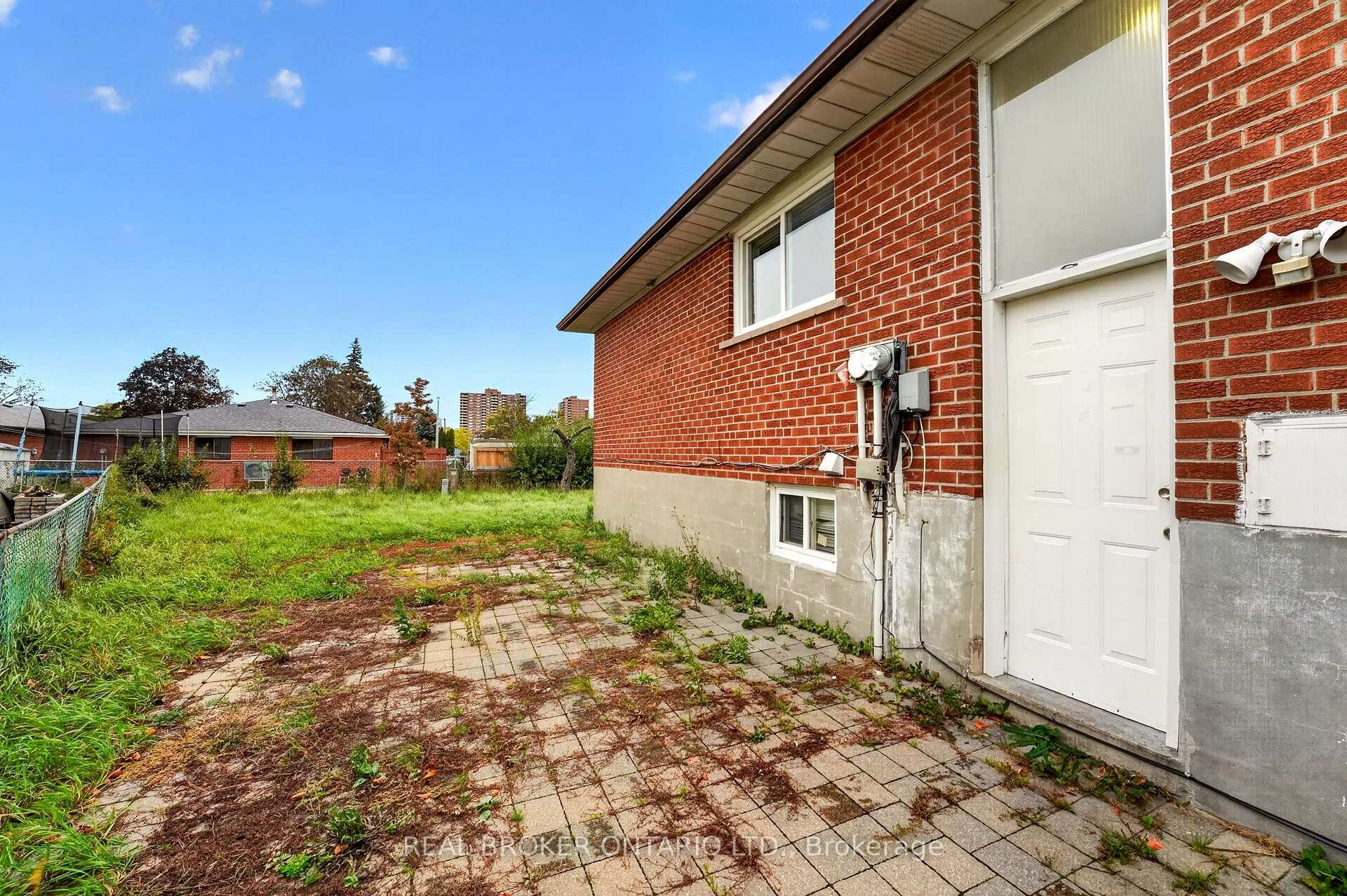 Photo 42 of 27 Vange Crescent, Etobicoke, Mount Olive-Silverstone-Jamestown — HOMEH