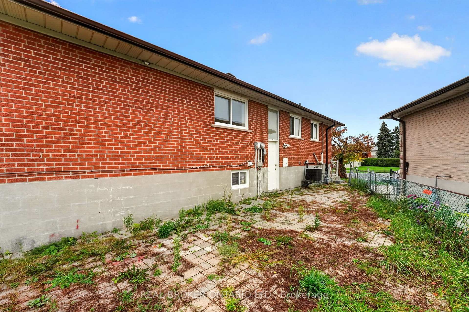 Photo 43 of 27 Vange Crescent, Etobicoke, Mount Olive-Silverstone-Jamestown — HOMEH