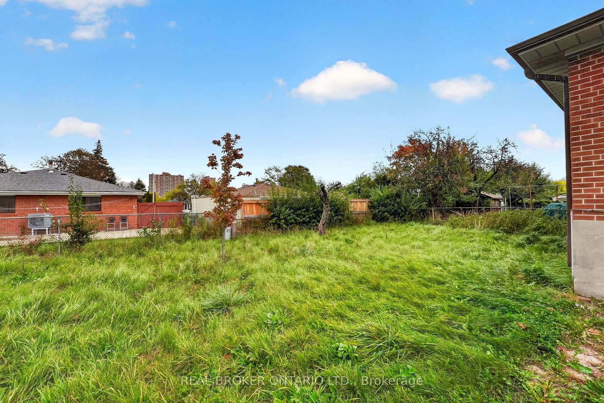 Photo 44 of 27 Vange Crescent, Etobicoke, Mount Olive-Silverstone-Jamestown — HOMEH
