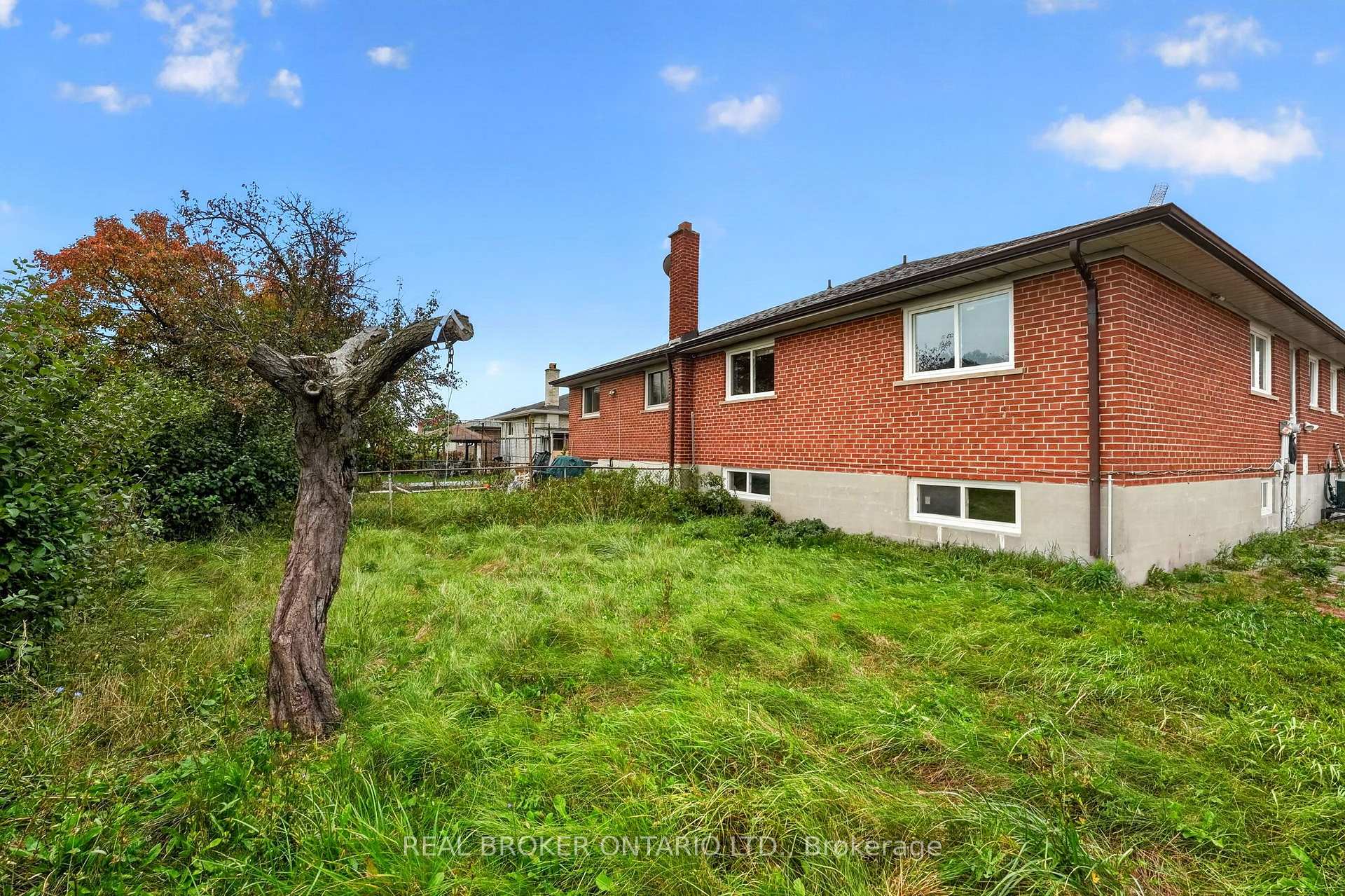 Photo 46 of 27 Vange Crescent, Etobicoke, Mount Olive-Silverstone-Jamestown — HOMEH