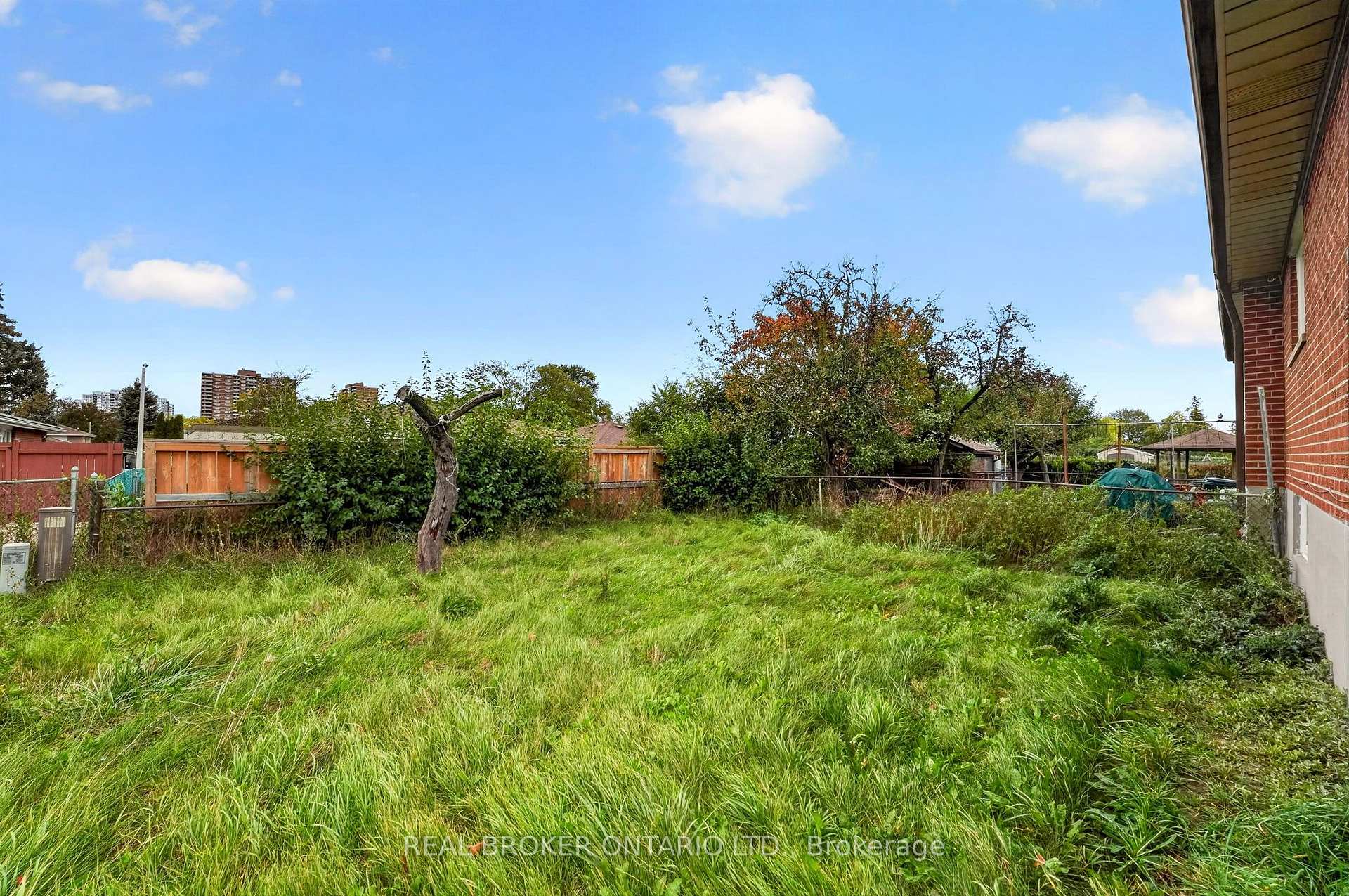 Photo 47 of 27 Vange Crescent, Etobicoke, Mount Olive-Silverstone-Jamestown — HOMEH