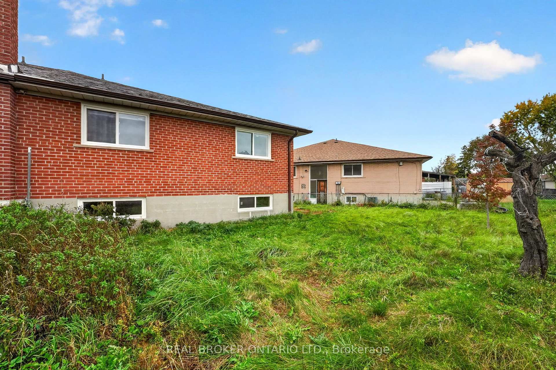 Photo 49 of 27 Vange Crescent, Etobicoke, Mount Olive-Silverstone-Jamestown — HOMEH