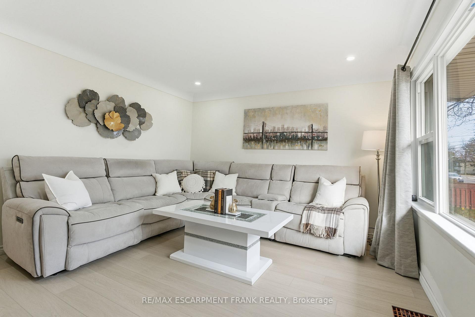 Photo 9 of 352 East 28th Street, Hamilton, Burkholme — HOMEH