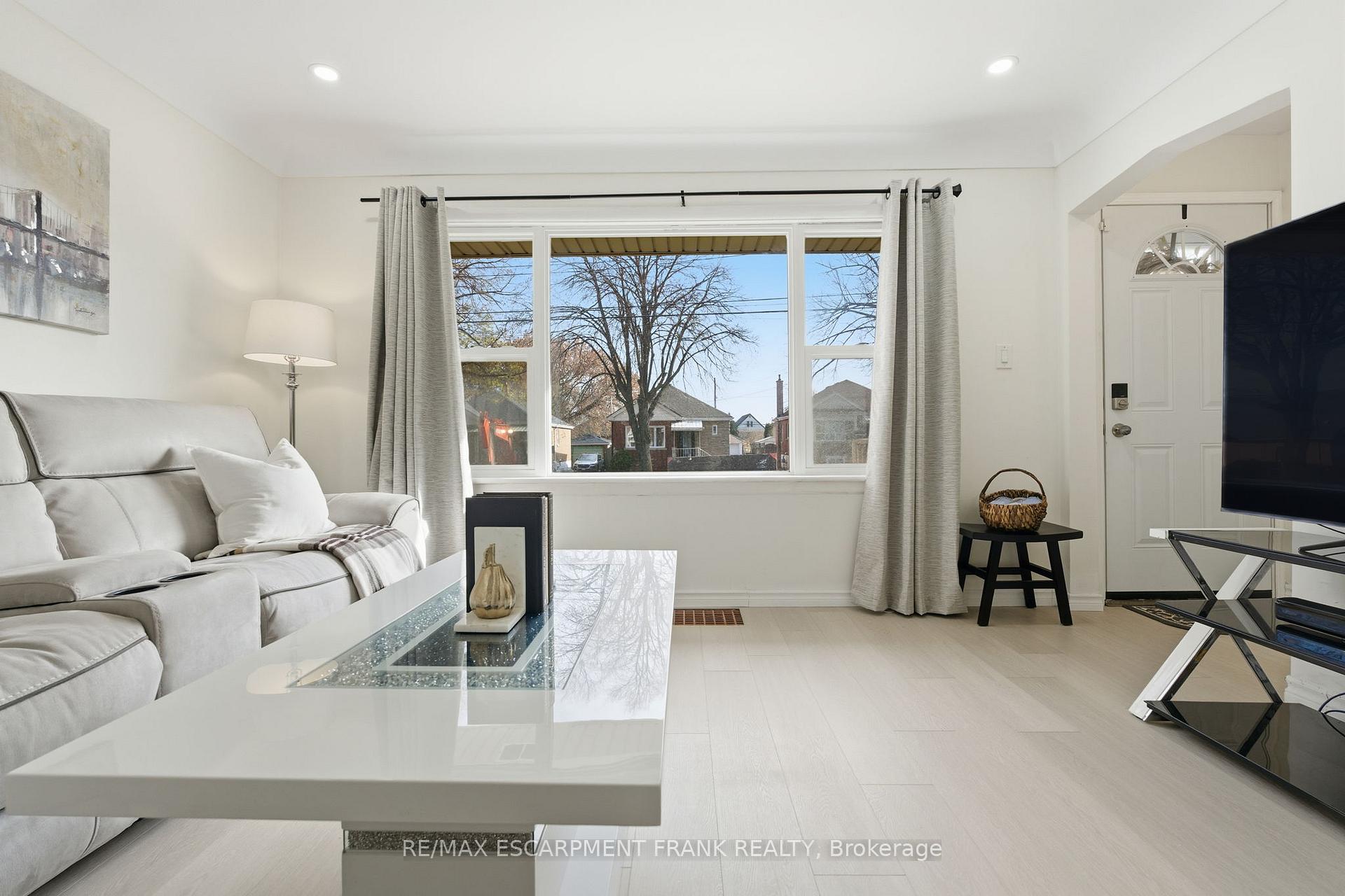 Photo 10 of 352 East 28th Street, Hamilton, Burkholme — HOMEH