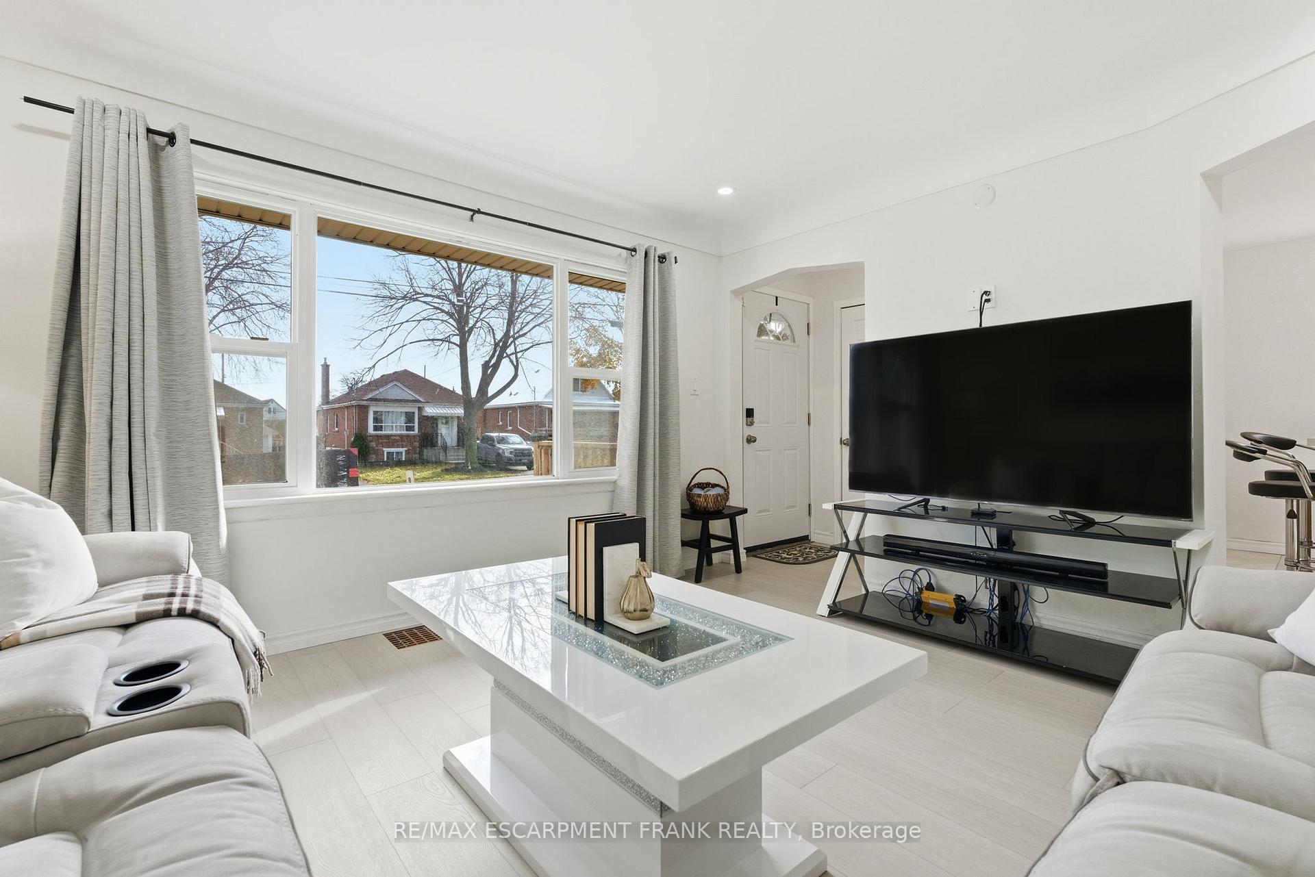 Photo 11 of 352 East 28th Street, Hamilton, Burkholme — HOMEH