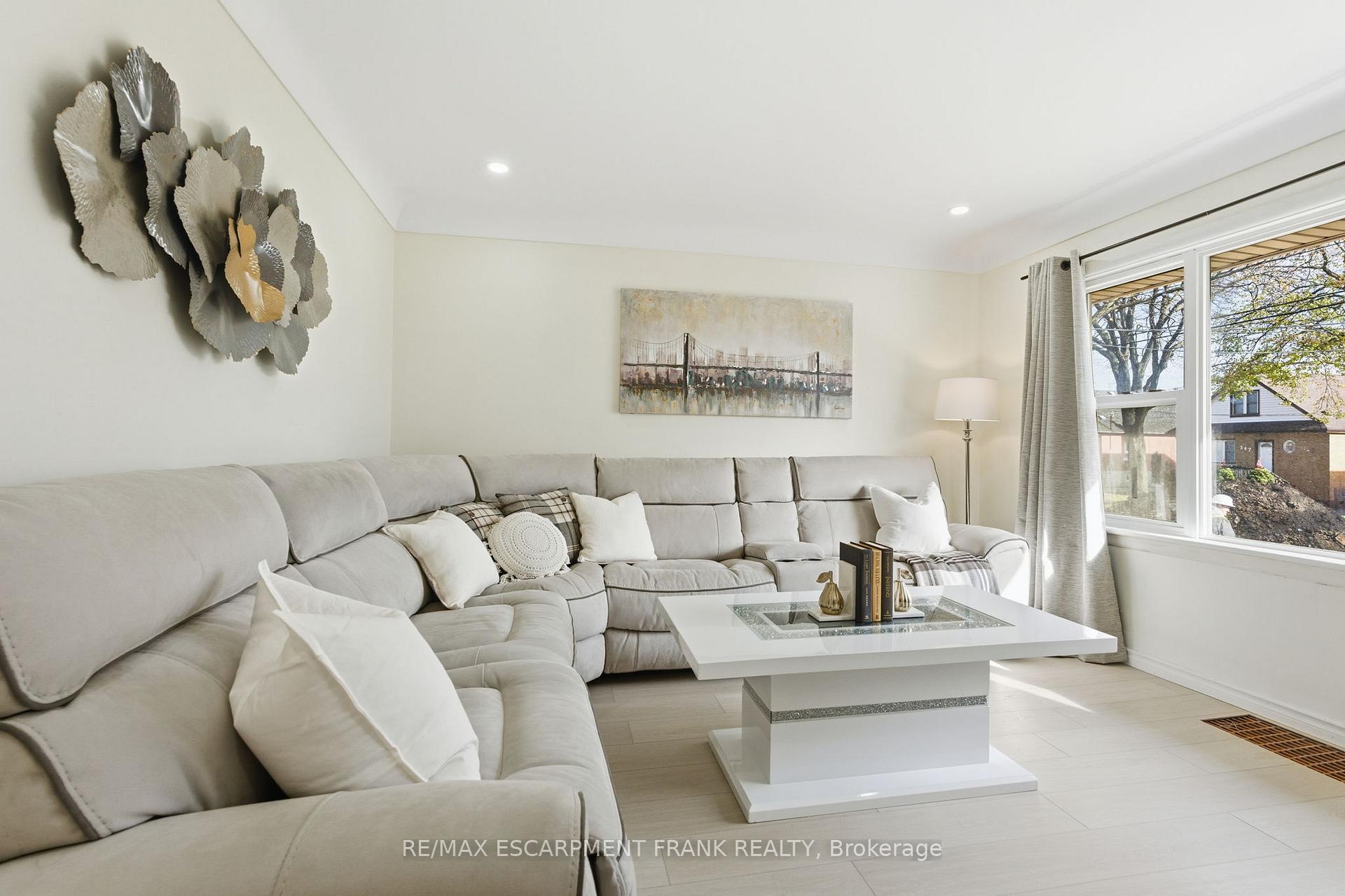 Photo 12 of 352 East 28th Street, Hamilton, Burkholme — HOMEH