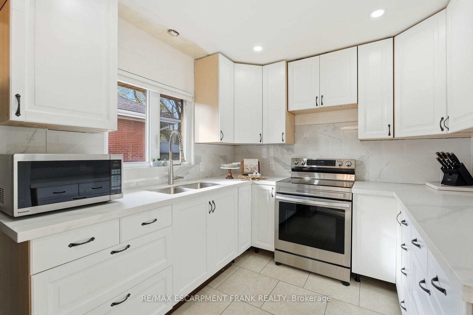 Photo 16 of 352 East 28th Street, Hamilton, Burkholme — HOMEH