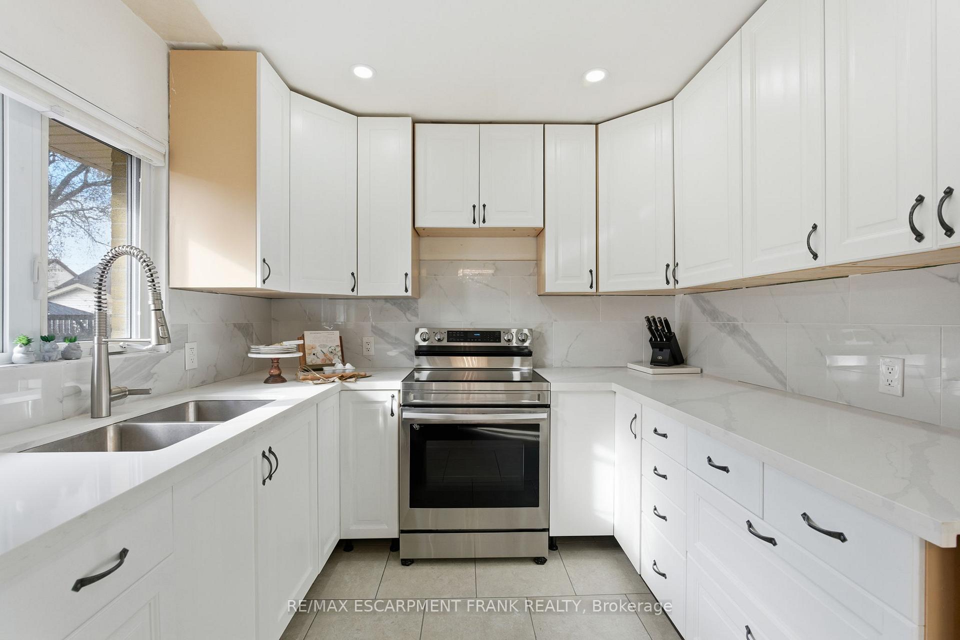 Photo 17 of 352 East 28th Street, Hamilton, Burkholme — HOMEH