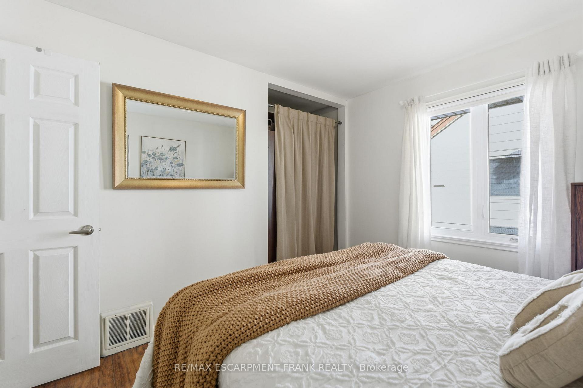Photo 24 of 352 East 28th Street, Hamilton, Burkholme — HOMEH
