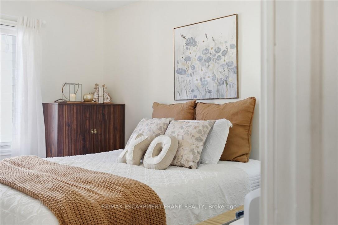 Photo 25 of 352 East 28th Street, Hamilton, Burkholme — HOMEH