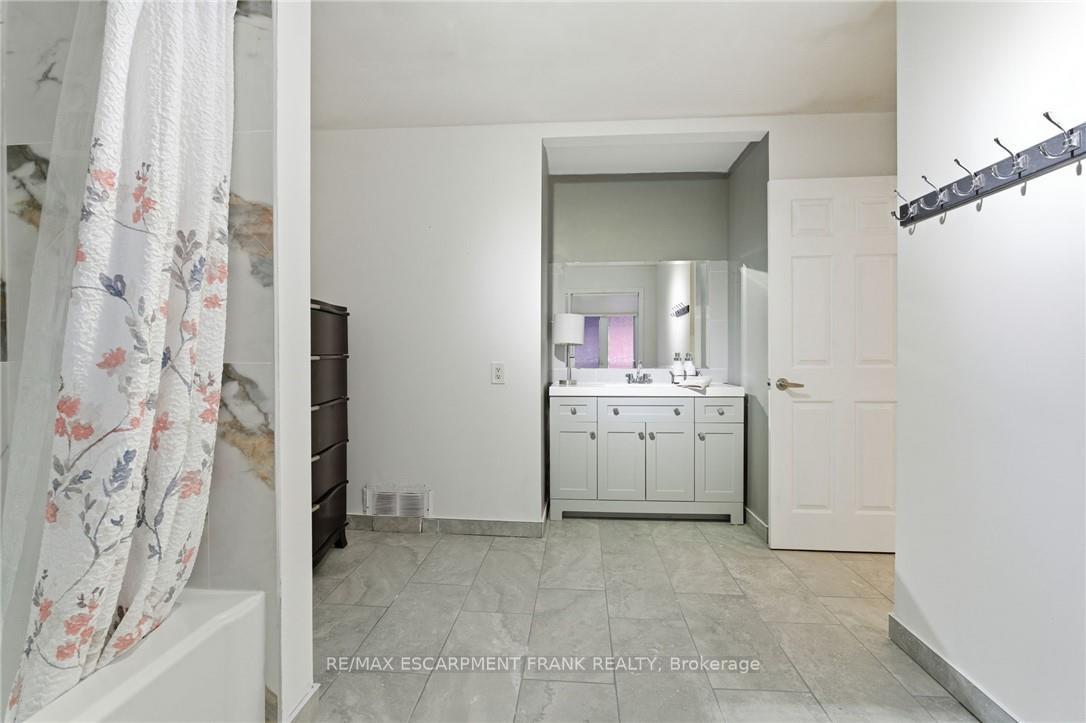 Photo 28 of 352 East 28th Street, Hamilton, Burkholme — HOMEH