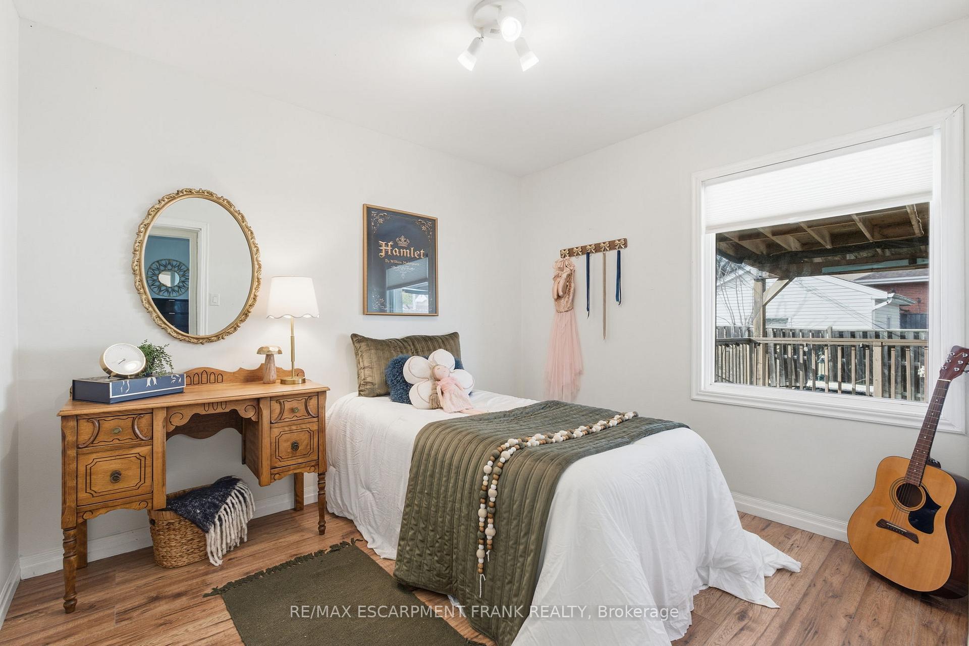 Photo 30 of 352 East 28th Street, Hamilton, Burkholme — HOMEH