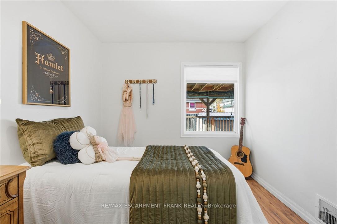 Photo 32 of 352 East 28th Street, Hamilton, Burkholme — HOMEH