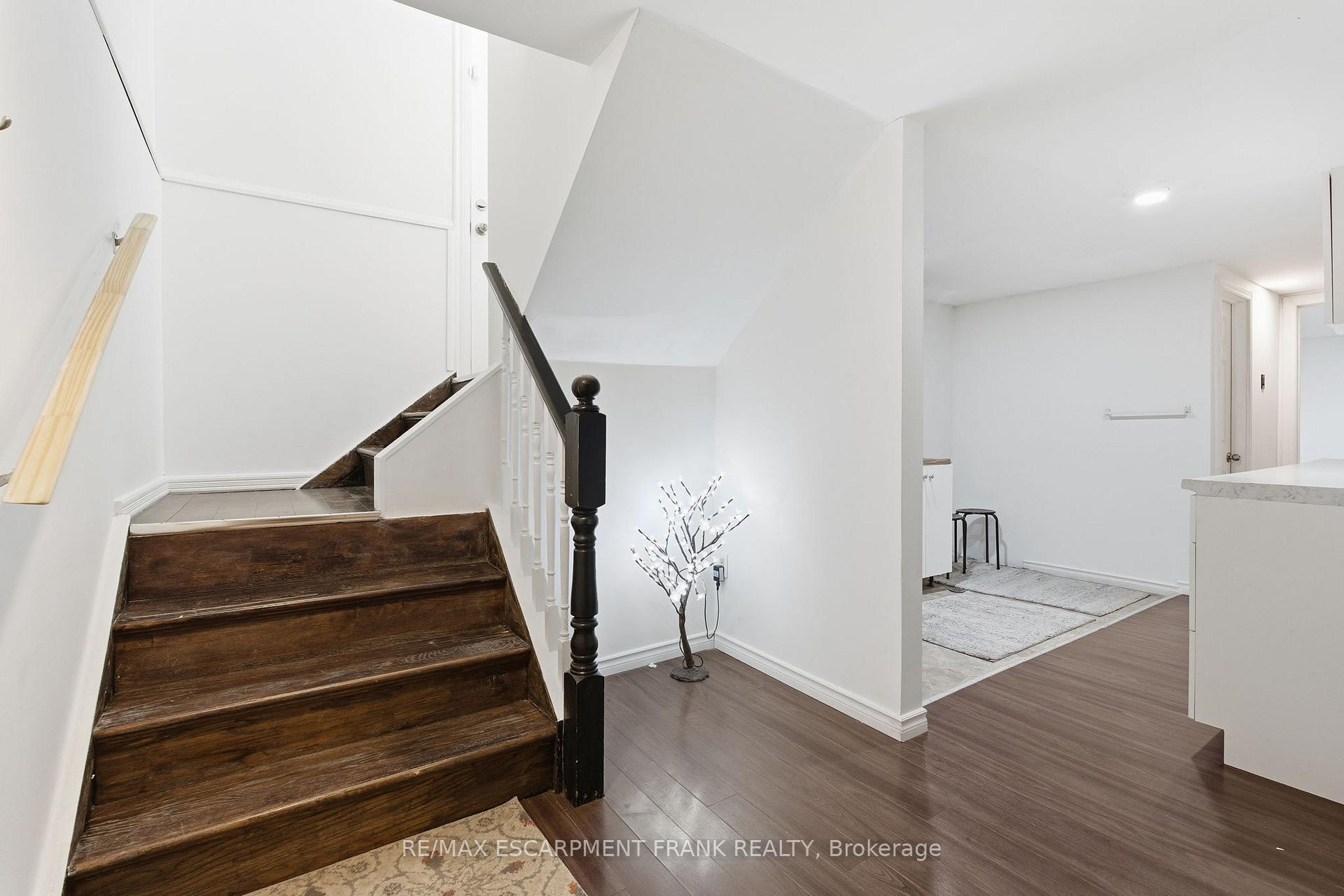 Photo 35 of 352 East 28th Street, Hamilton, Burkholme — HOMEH