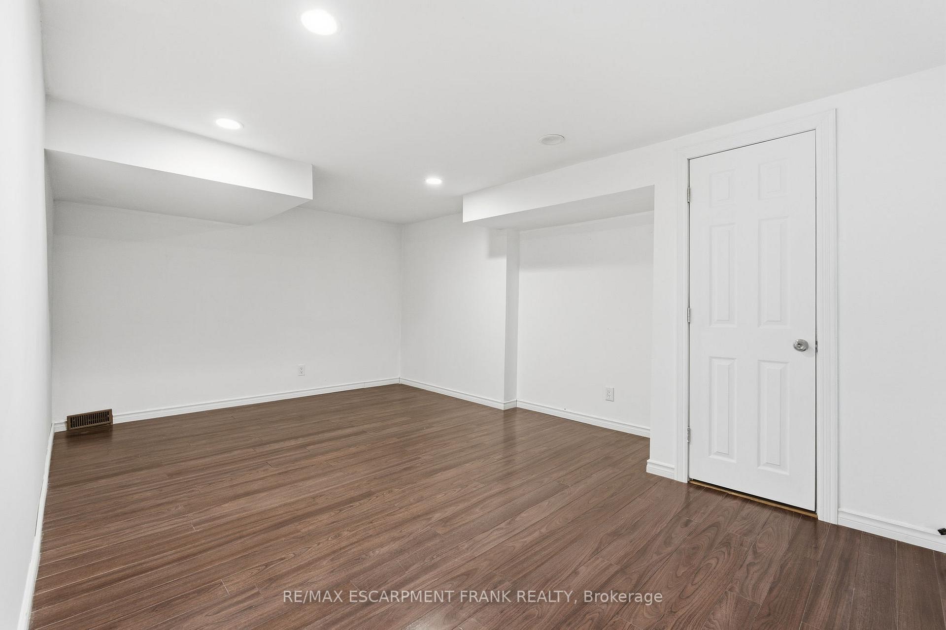 Photo 36 of 352 East 28th Street, Hamilton, Burkholme — HOMEH