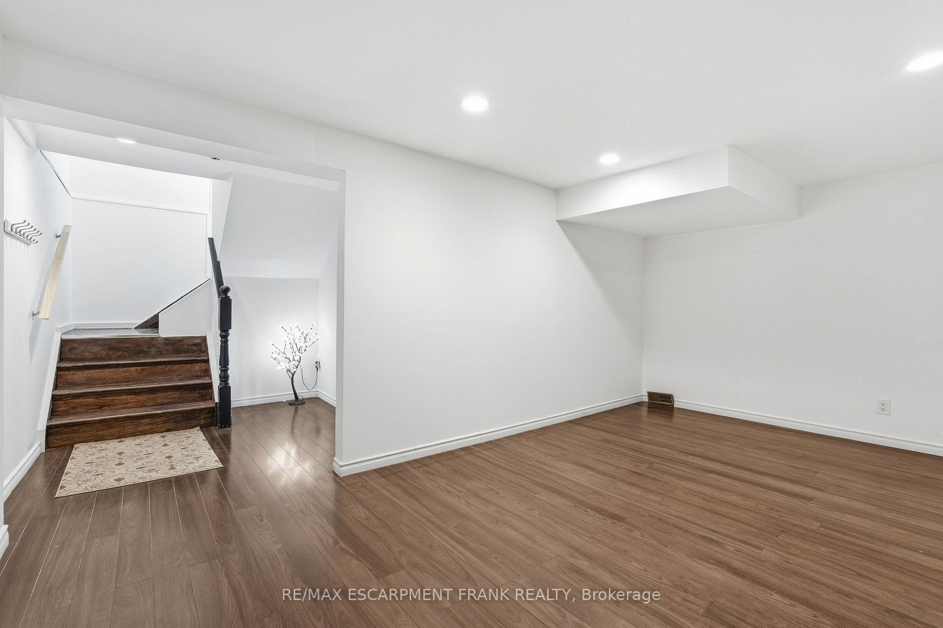 Photo 37 of 352 East 28th Street, Hamilton, Burkholme — HOMEH