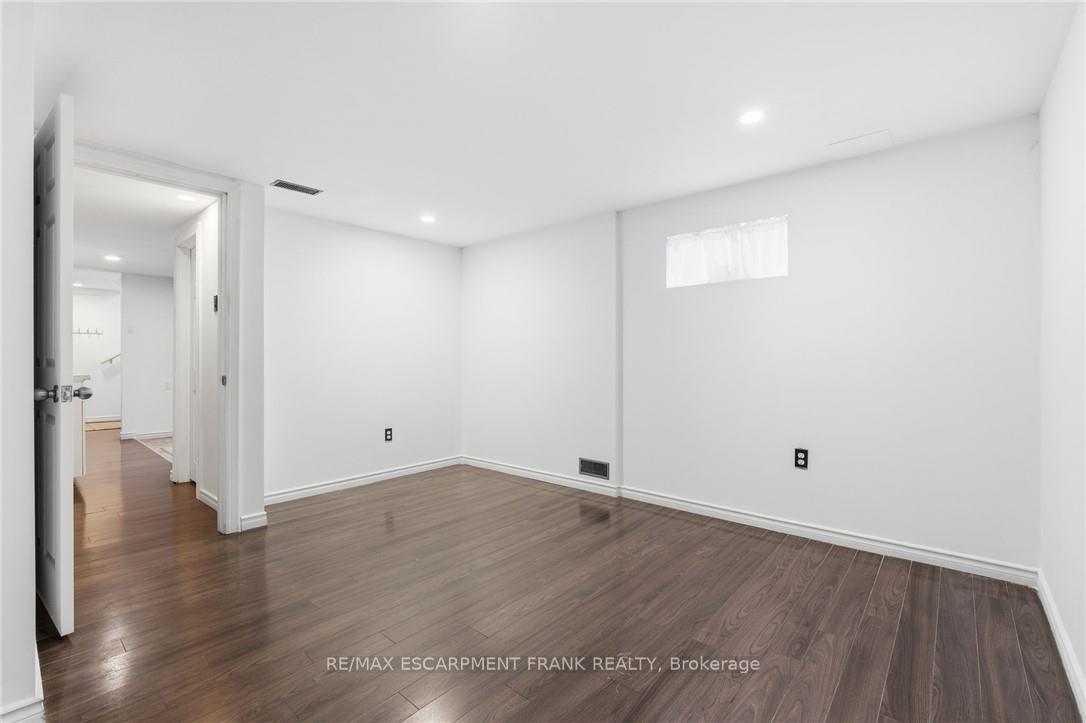 Photo 43 of 352 East 28th Street, Hamilton, Burkholme — HOMEH