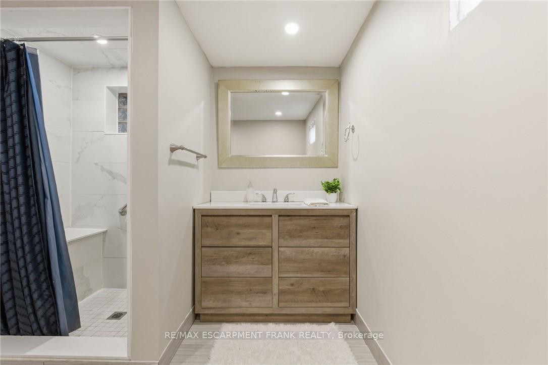Photo 45 of 352 East 28th Street, Hamilton, Burkholme — HOMEH