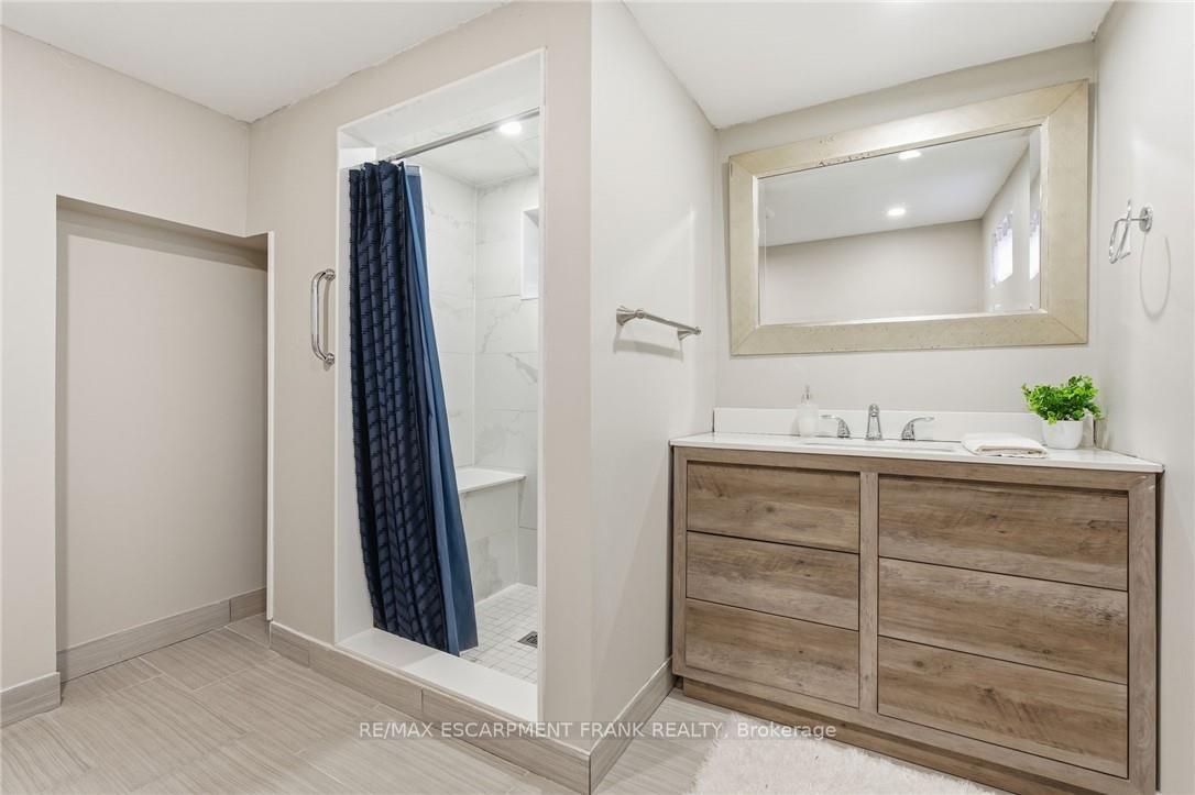 Photo 46 of 352 East 28th Street, Hamilton, Burkholme — HOMEH