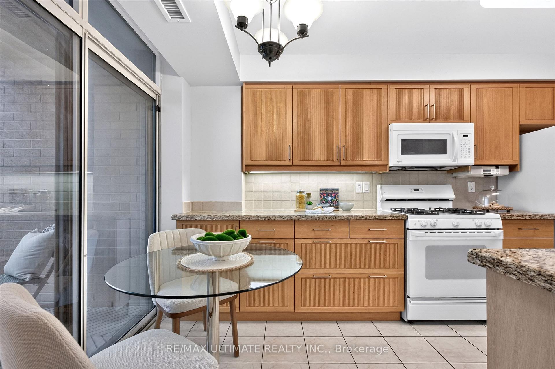 Photo 15 of Unit 1605, 265 Ridley Boulevard, Toronto, Bedford Park-Nortown — HOMEH