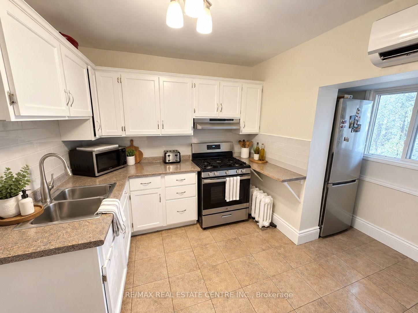 Photo 3 of 200 Roxton Road, Toronto, Trinity-Bellwoods — HOMEH
