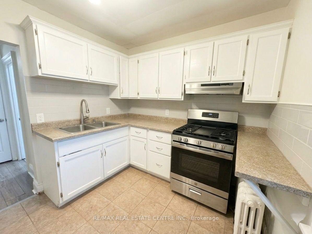 Photo 4 of 200 Roxton Road, Toronto, Trinity-Bellwoods — HOMEH