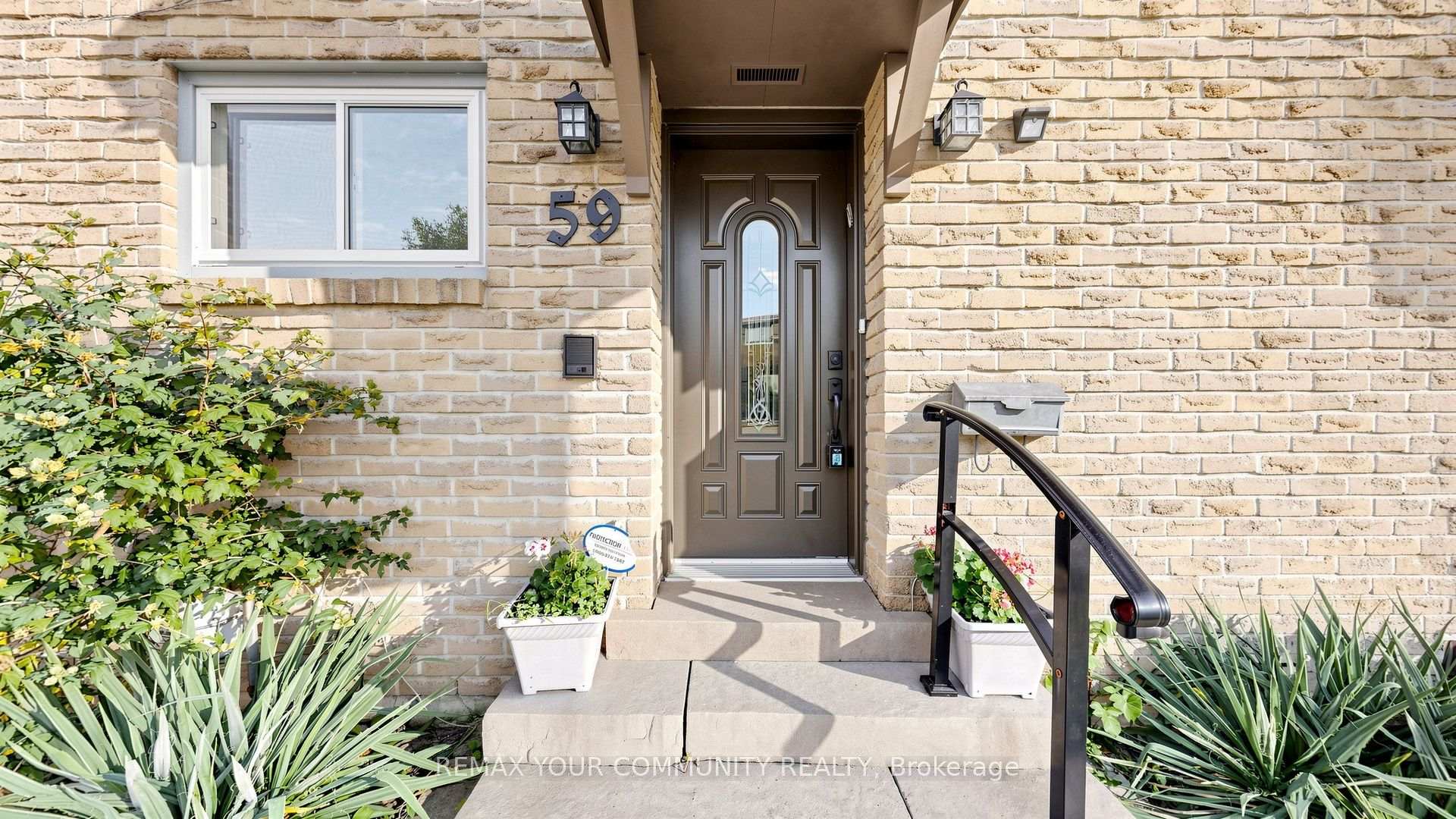 Photo 3 of 59 Robert Hicks Drive, North York, Westminster-Branson — HOMEH