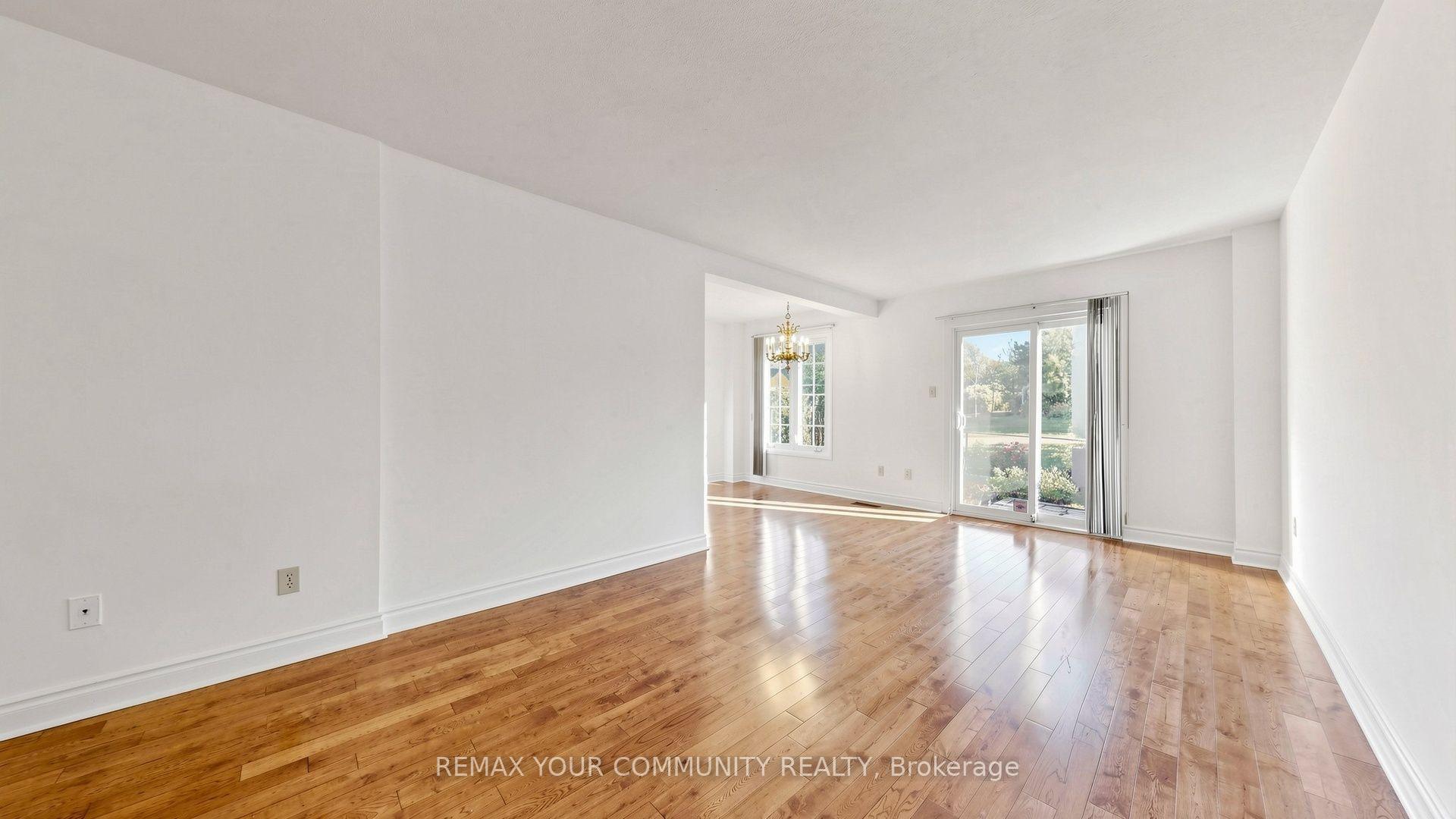 Photo 7 of 59 Robert Hicks Drive, North York, Westminster-Branson — HOMEH