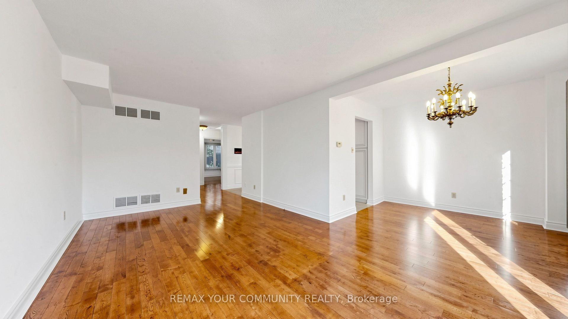 Photo 8 of 59 Robert Hicks Drive, North York, Westminster-Branson — HOMEH