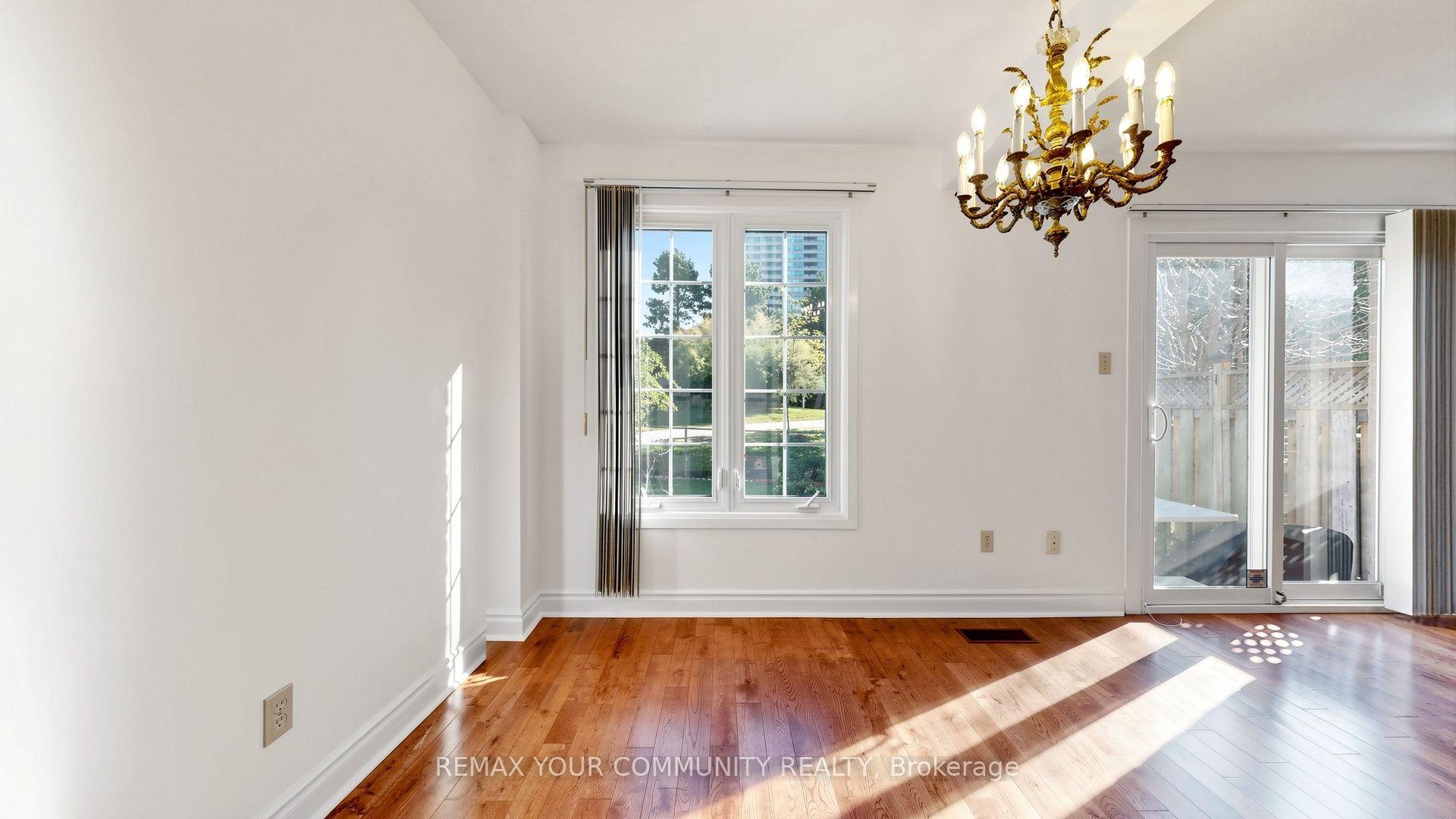 Photo 11 of 59 Robert Hicks Drive, North York, Westminster-Branson — HOMEH