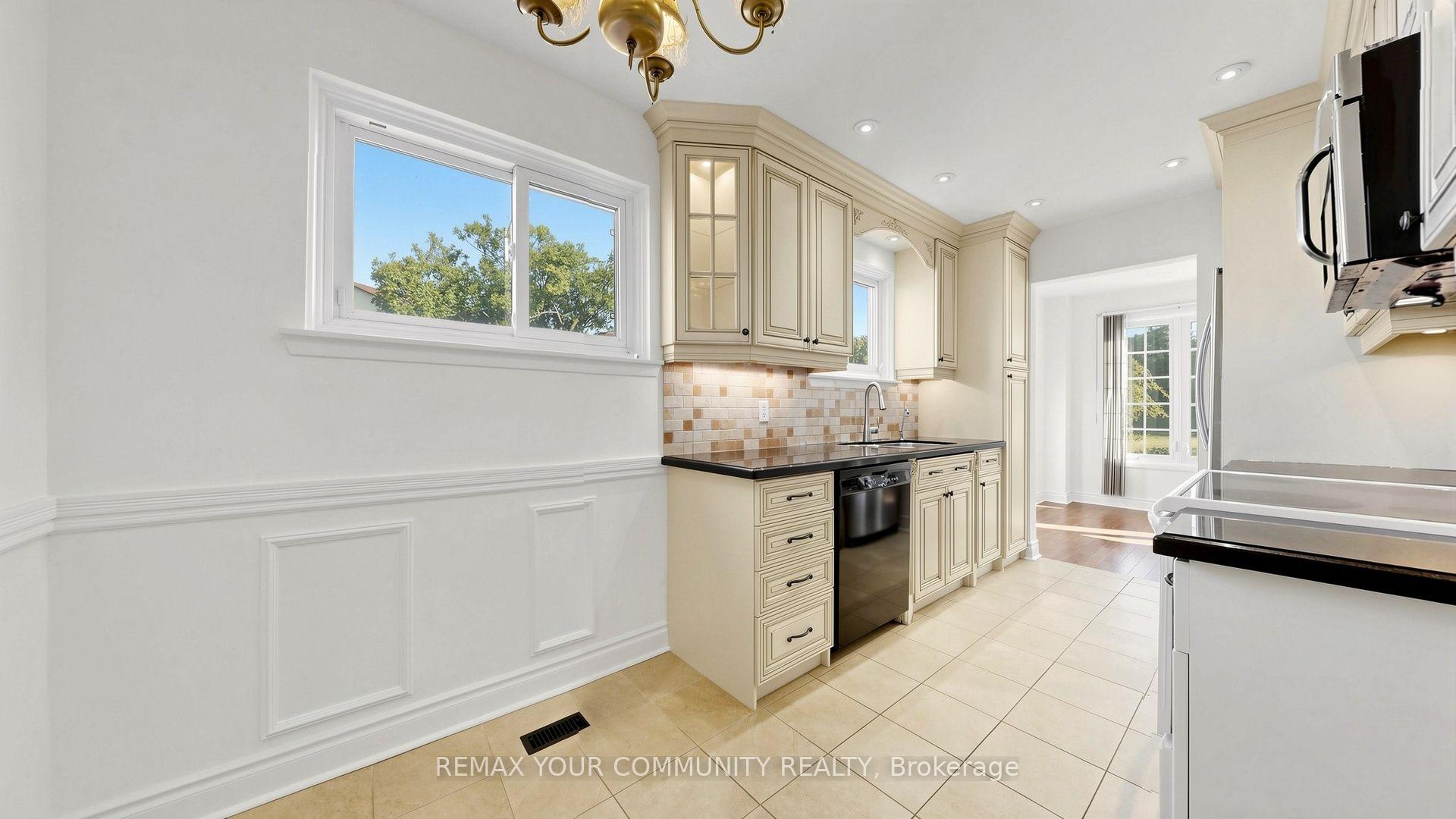 Photo 14 of 59 Robert Hicks Drive, North York, Westminster-Branson — HOMEH