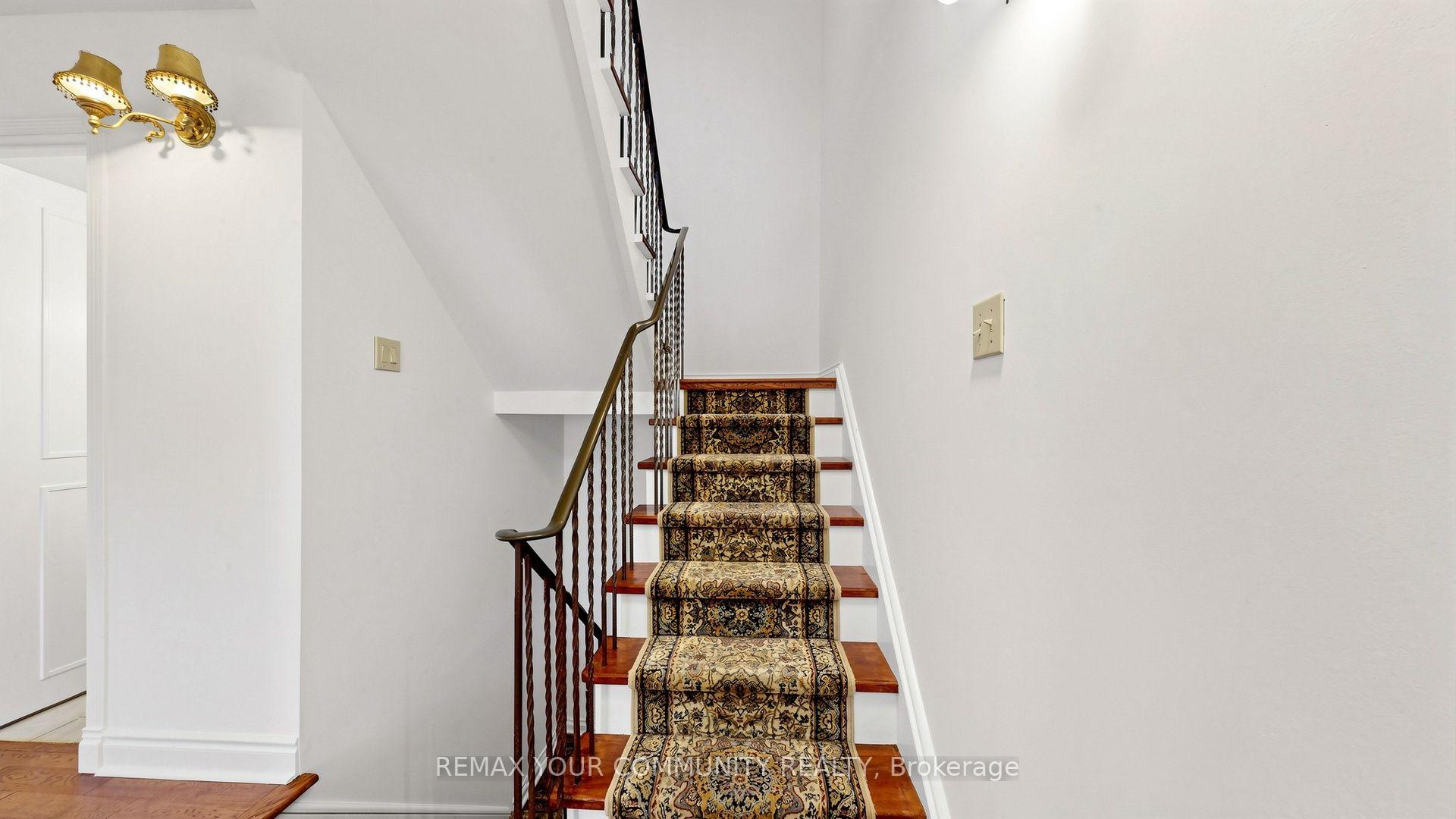 Photo 16 of 59 Robert Hicks Drive, North York, Westminster-Branson — HOMEH